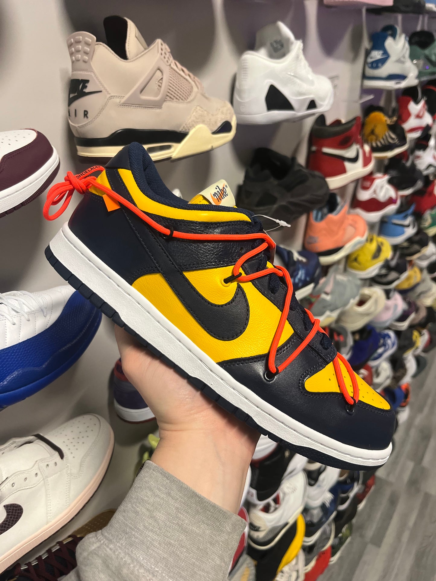 Dunk Low "Off White" University Gold / Brand New