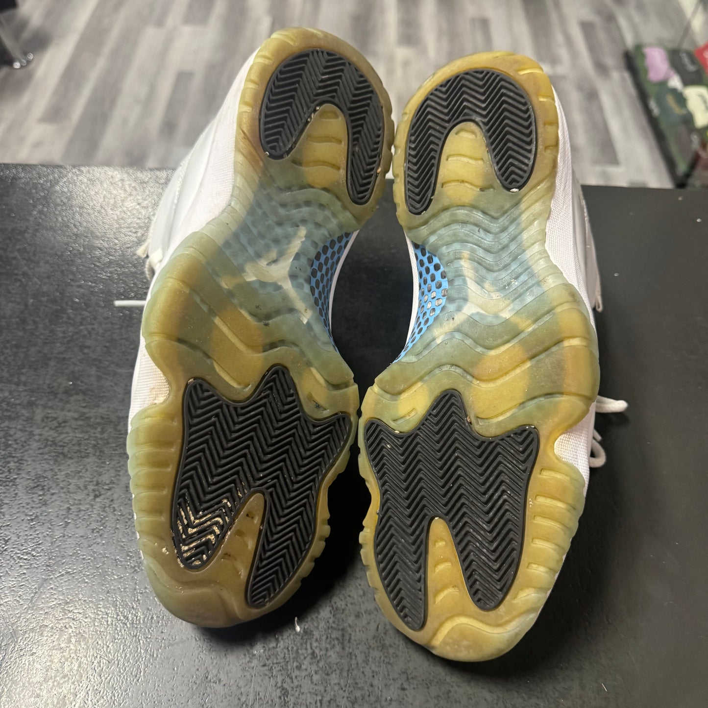 Jordan 11 Legend Blue / Preowned