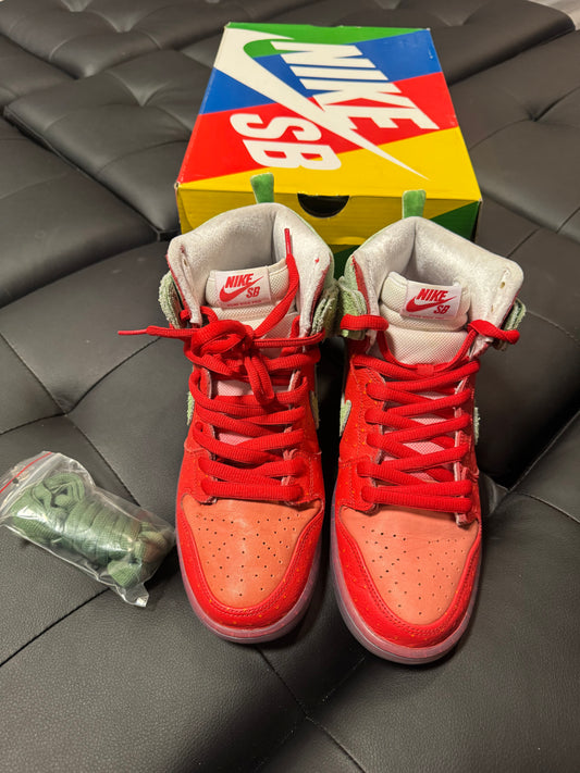 Dunk High SB Strawberry Cough / Preowned