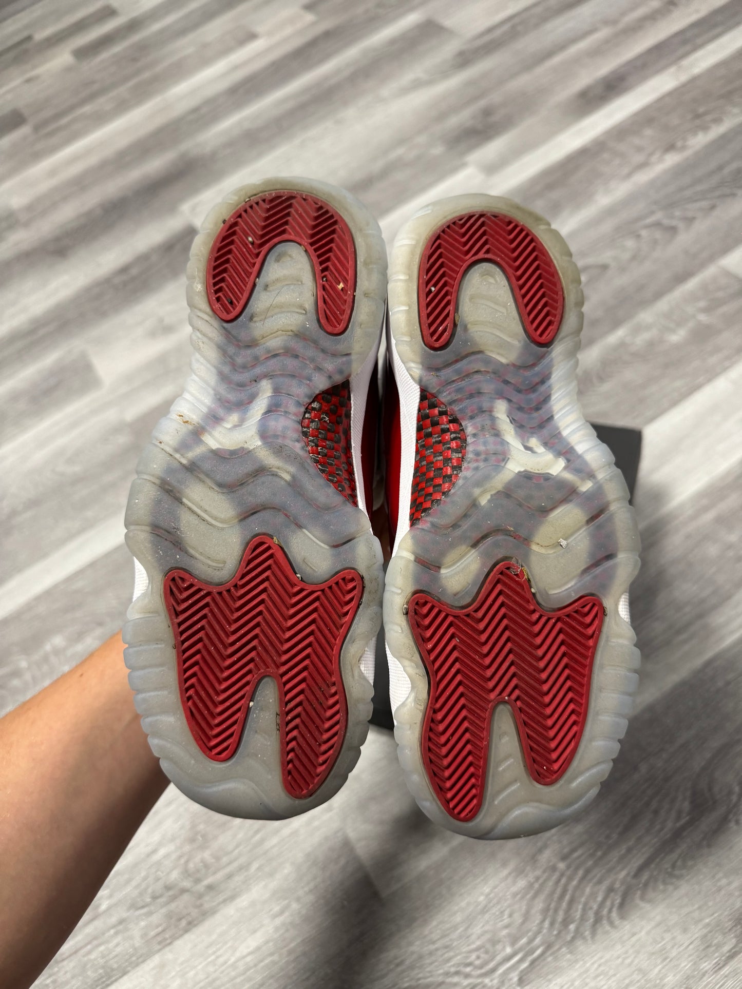 Jordan 11 Cherry / Preowned