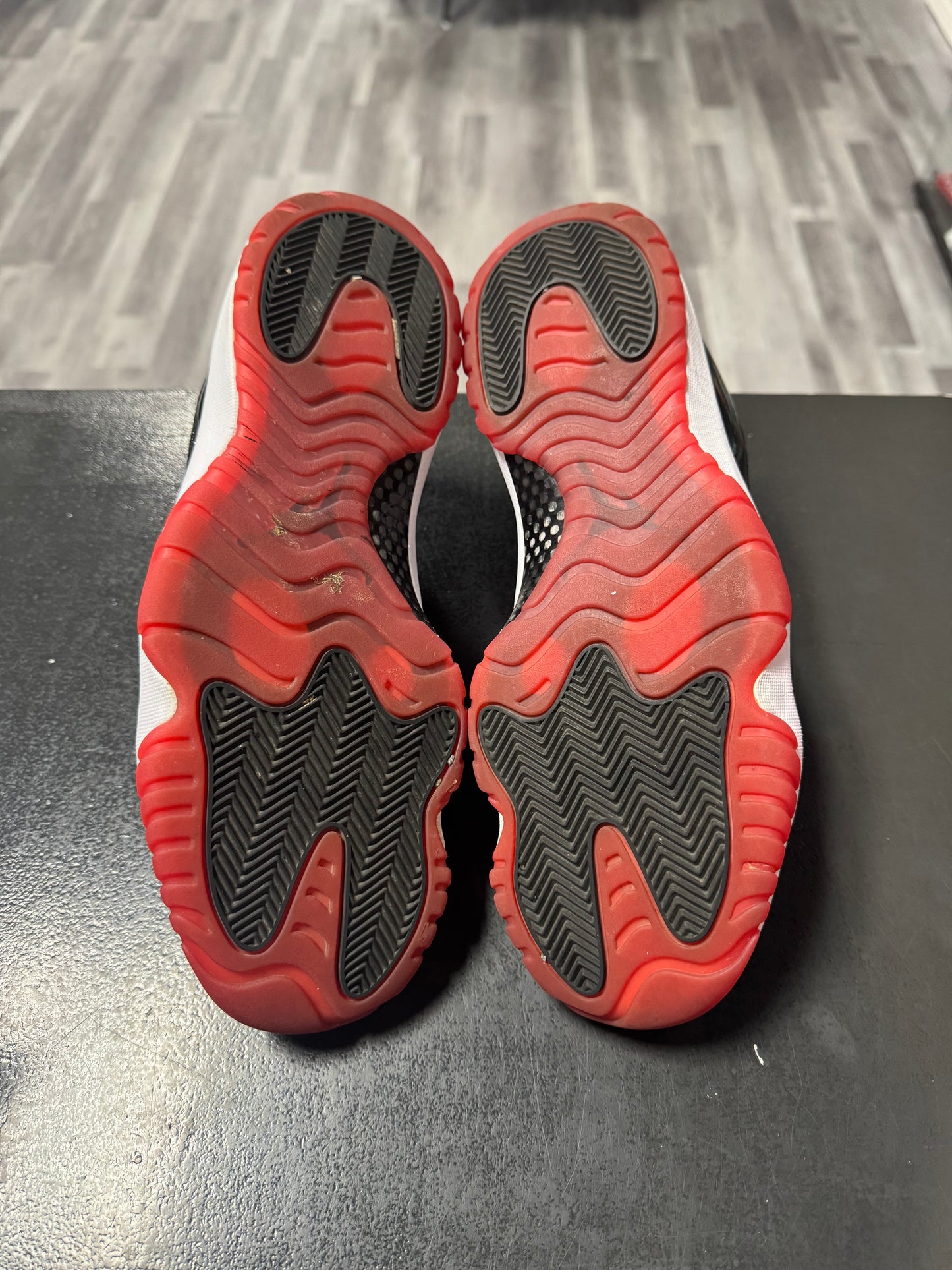 Jordan 11 Low Bred / Preowned