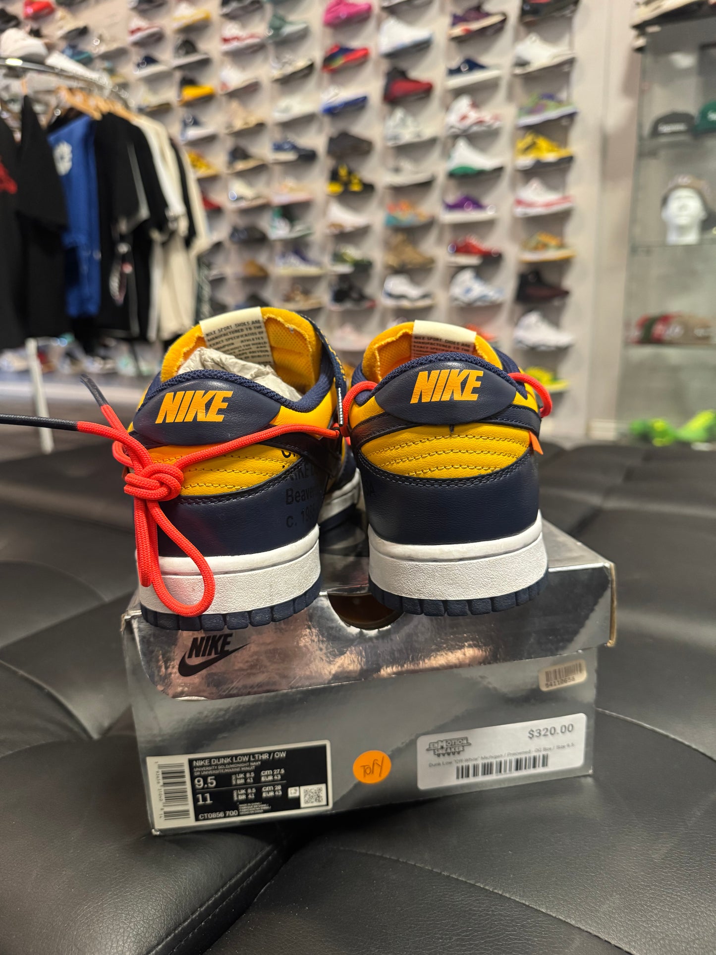 Dunk Low "Off-White" Michigan / Preowned
