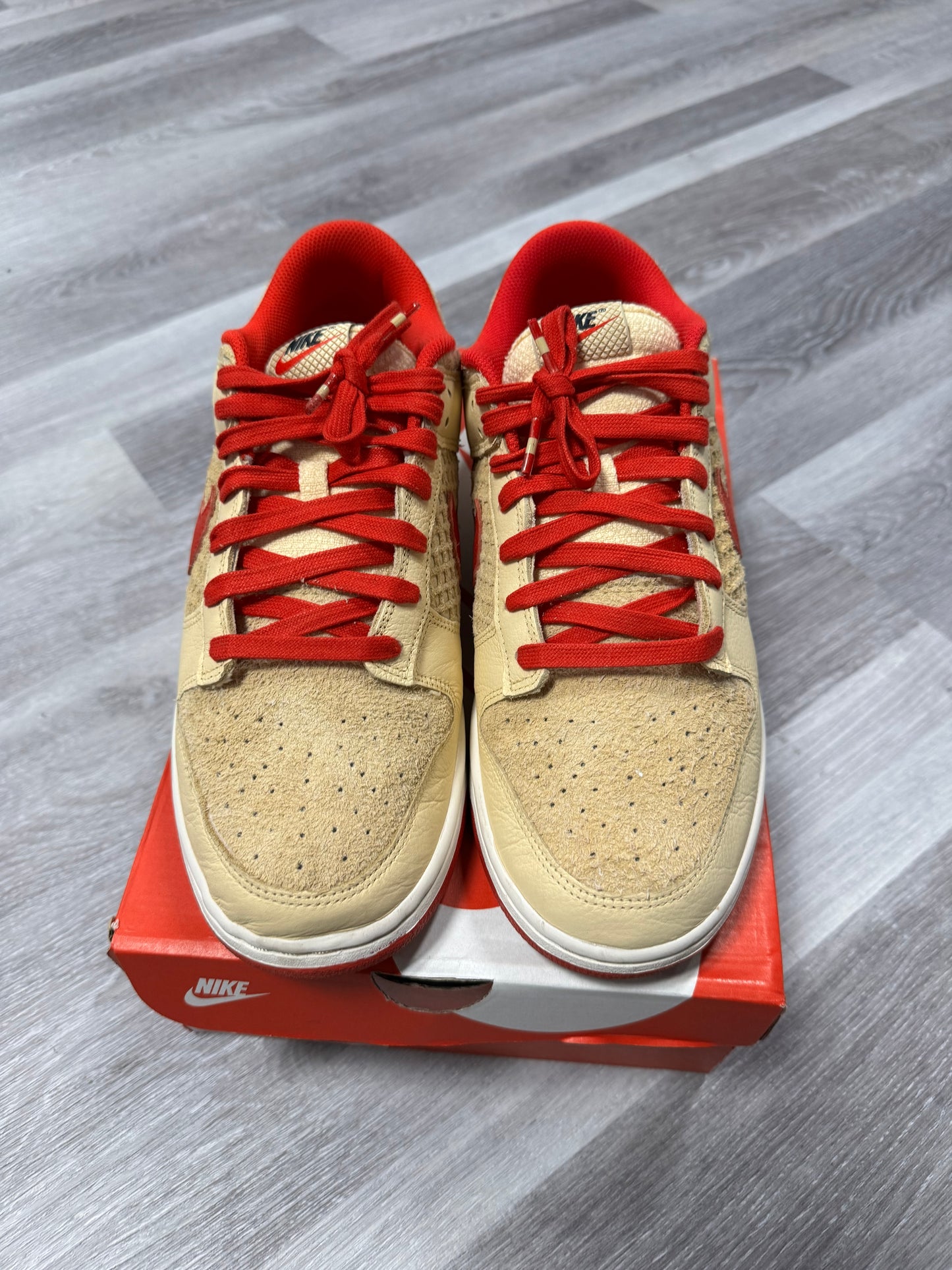 Dunk Low Strawberry Waffle / Preowned