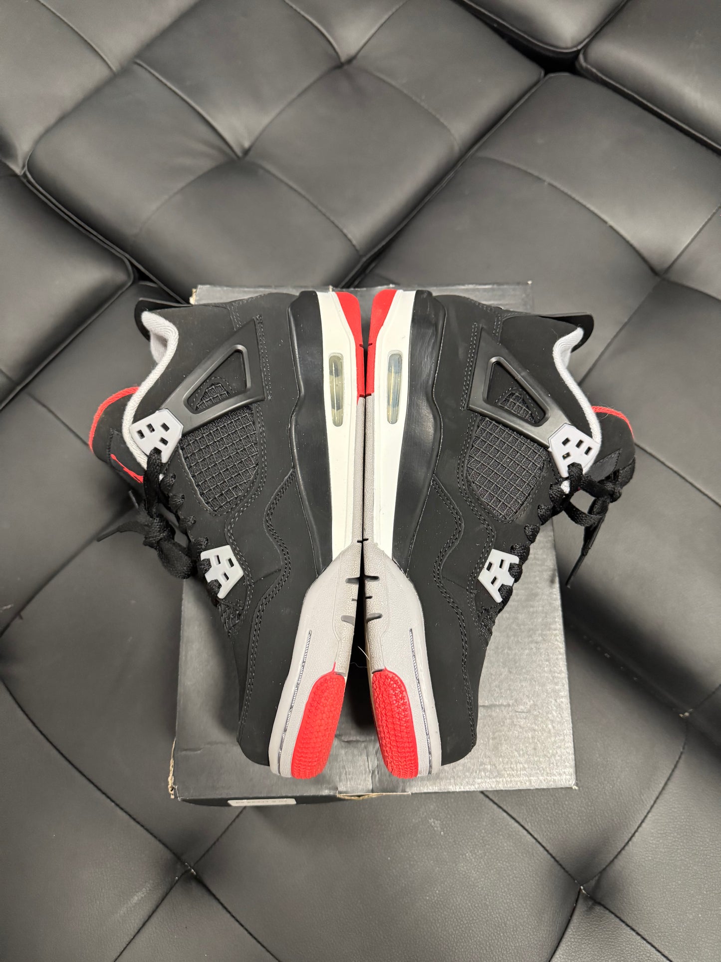Jordan 4 Bred (2019) / Preowned