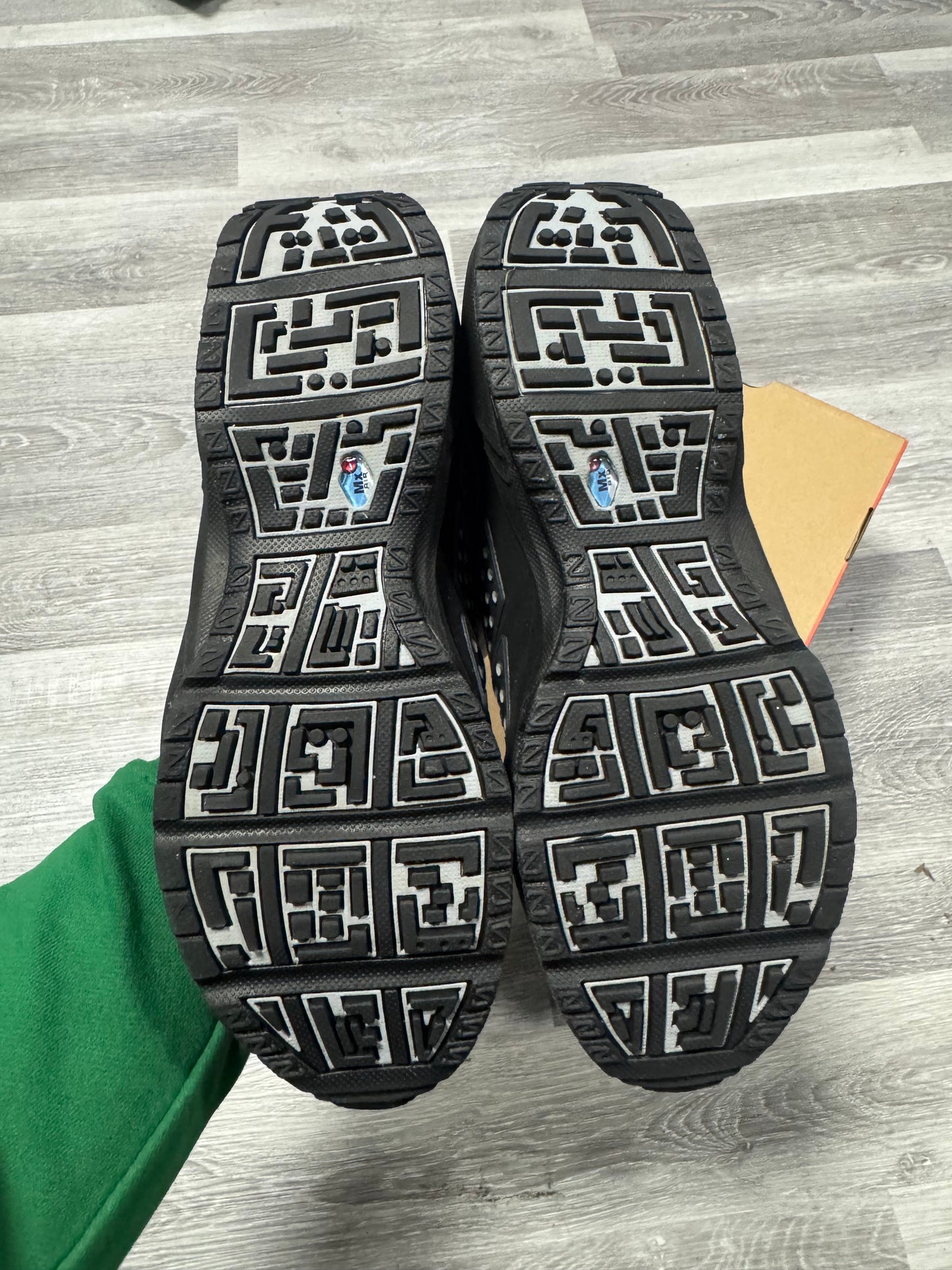 Air Max SNDR Triple Black / Preowned