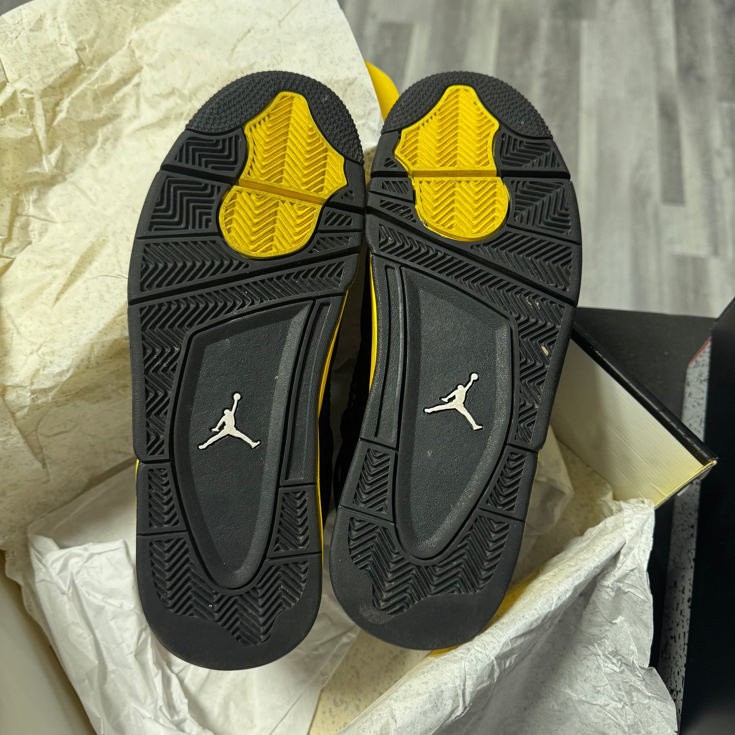 Jordan 4 Thunder / Preowned