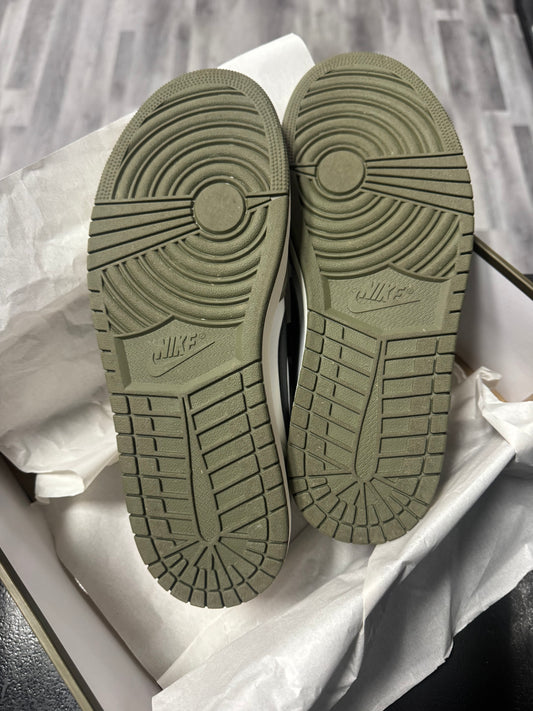 Jordan 1 Medium Olive / Preowned
