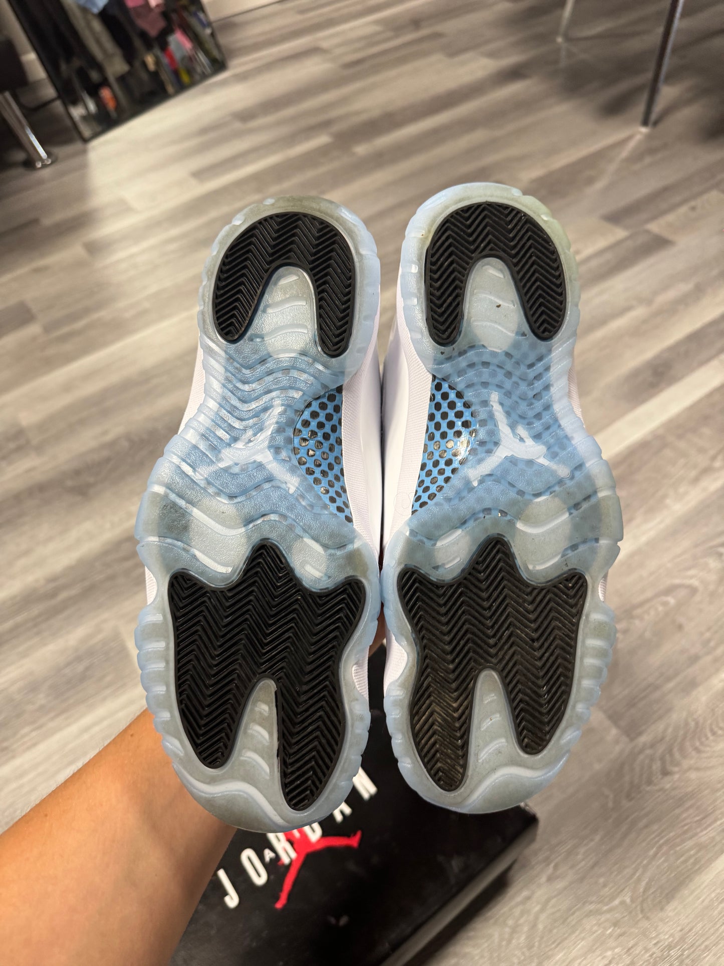 Jordan 11 Legend Blue / Preowned