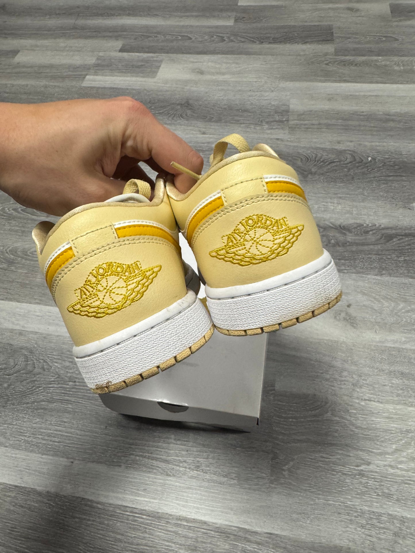 Jordan 1 Low Yellow Ochre / Preowned