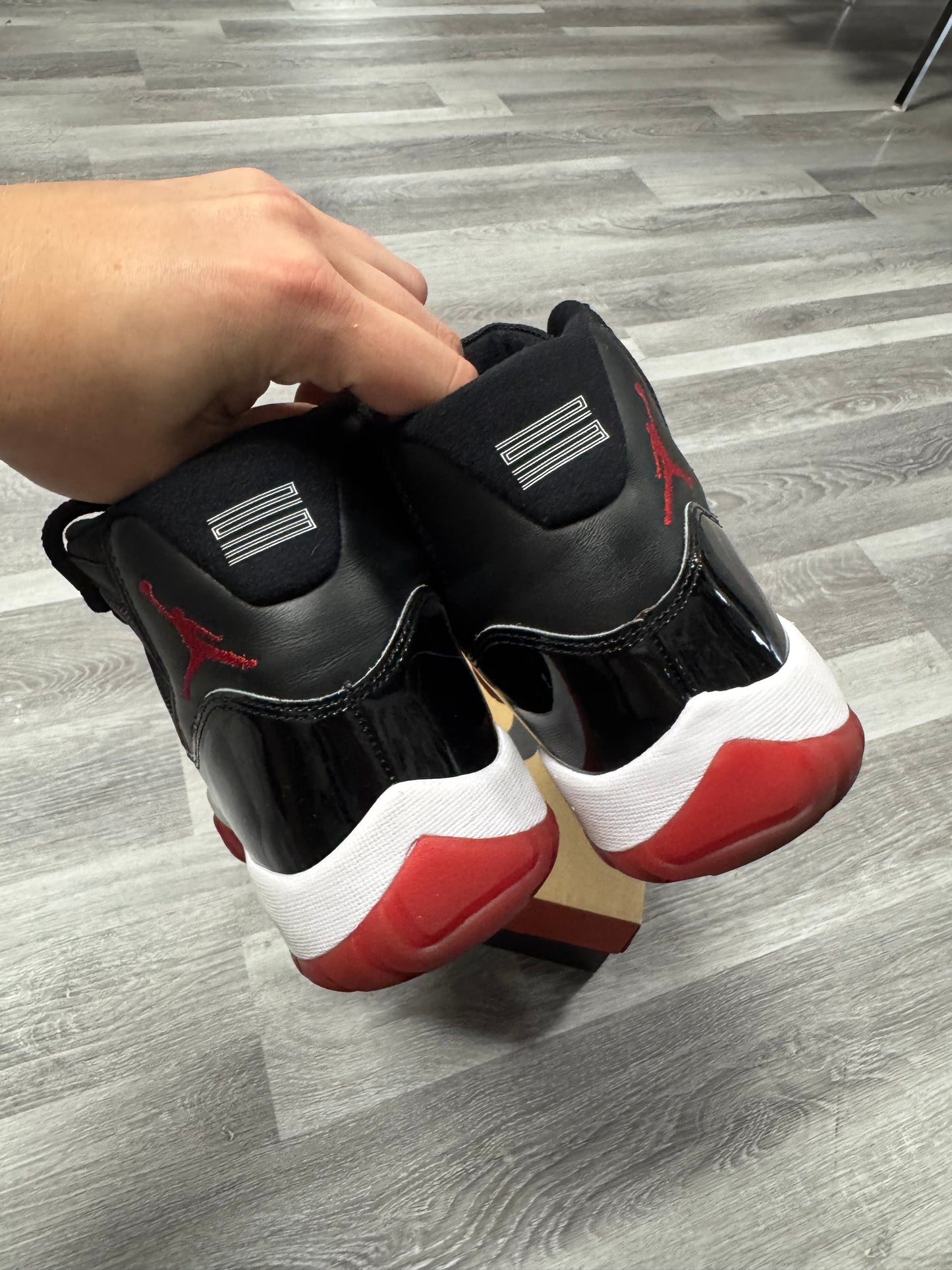 Jordan 11 Bred / Preowned