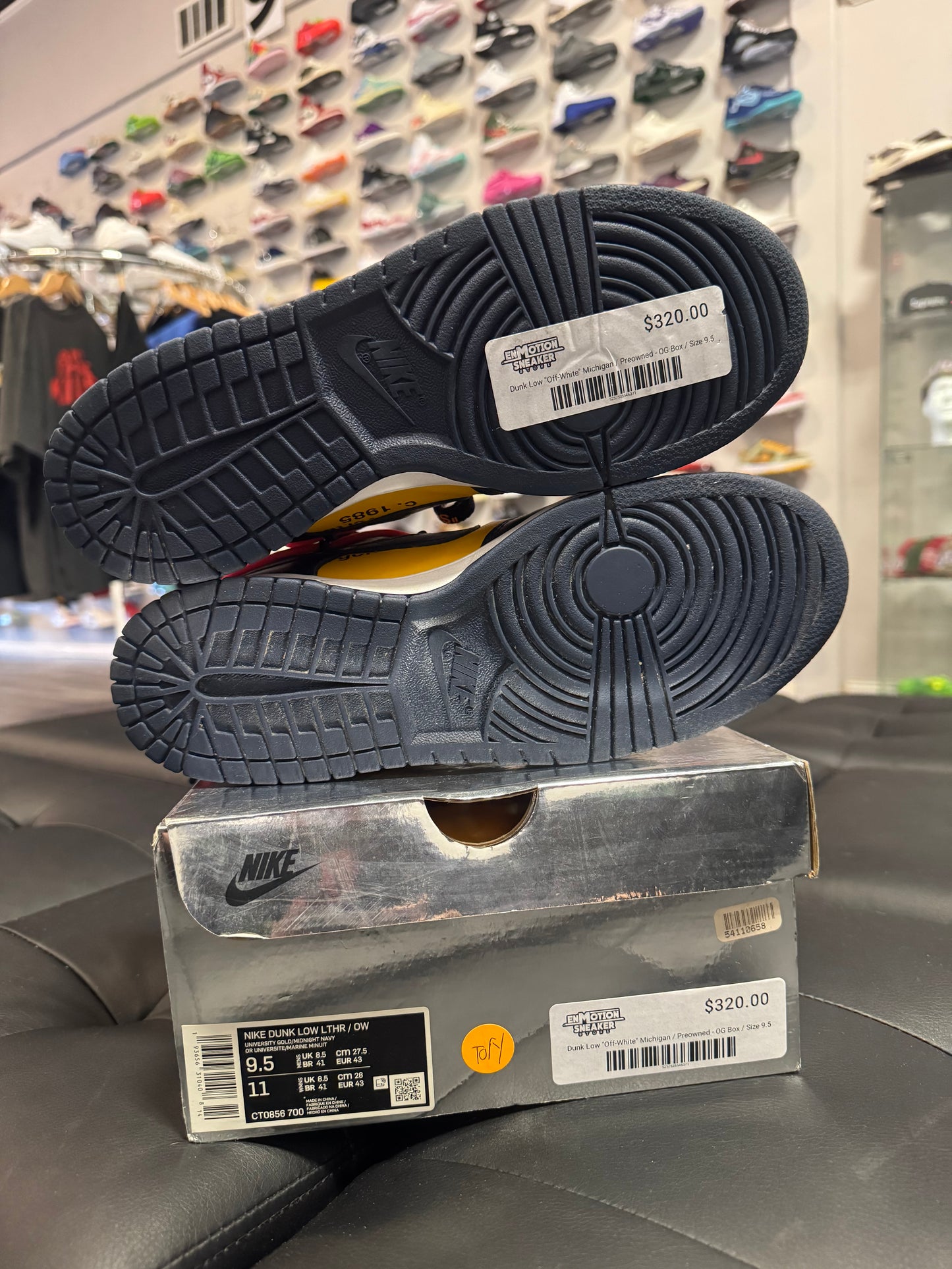 Dunk Low "Off-White" Michigan / Preowned