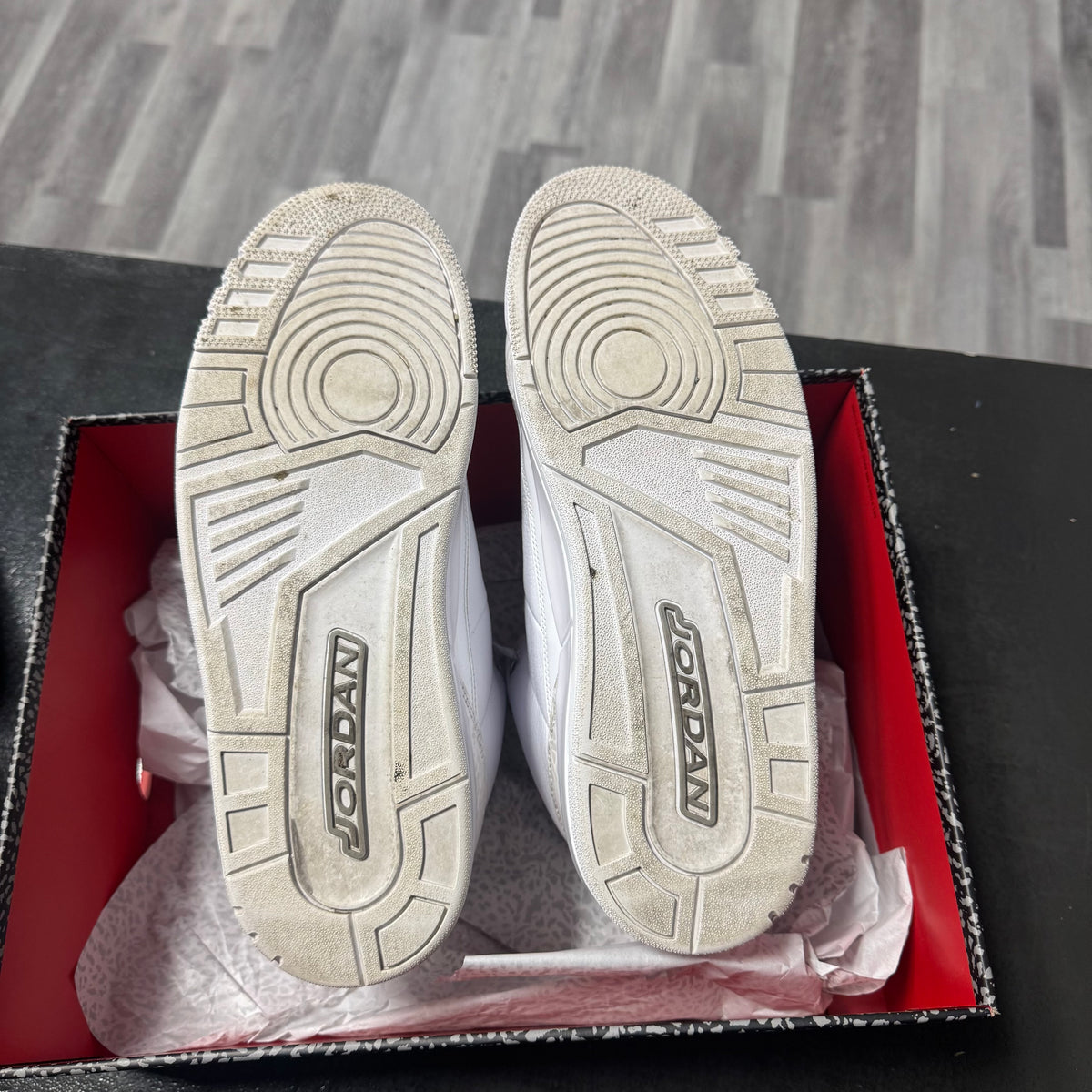 Jordan 3 Pure Money / Preowned
