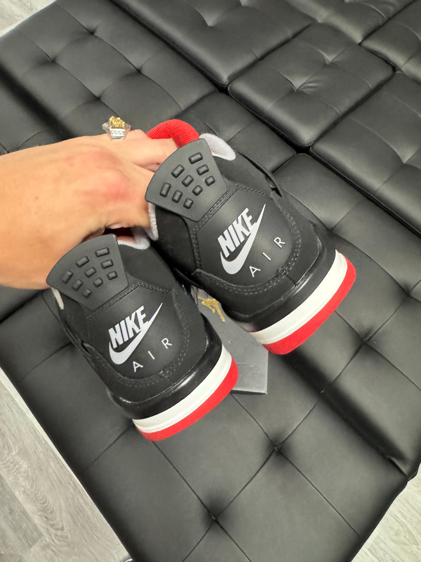 Jordan 4 Bred (2019) / Preowned