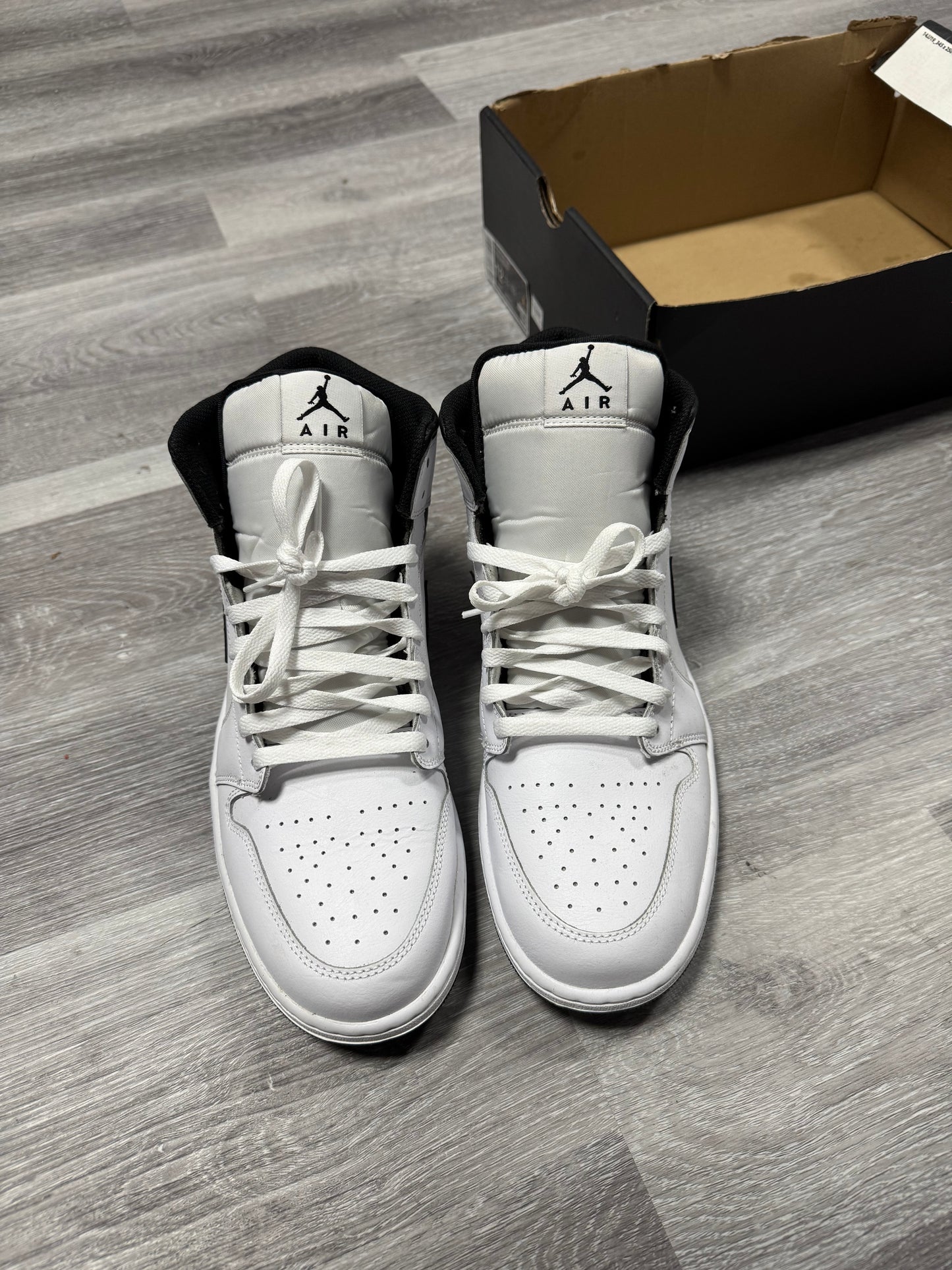 Jordan 1 Mid White Black / Preowned