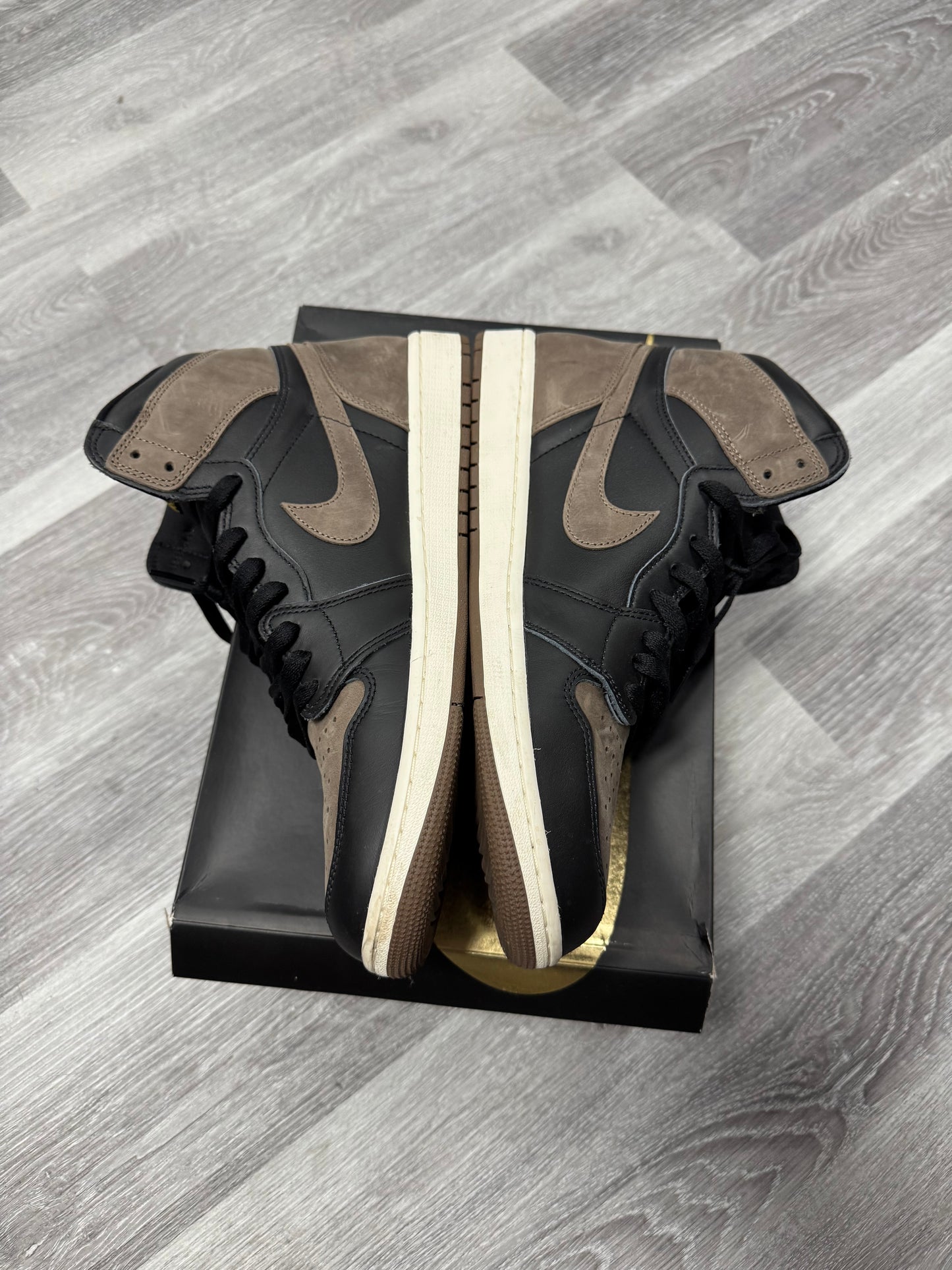 Jordan 1 Palomino / Preowned