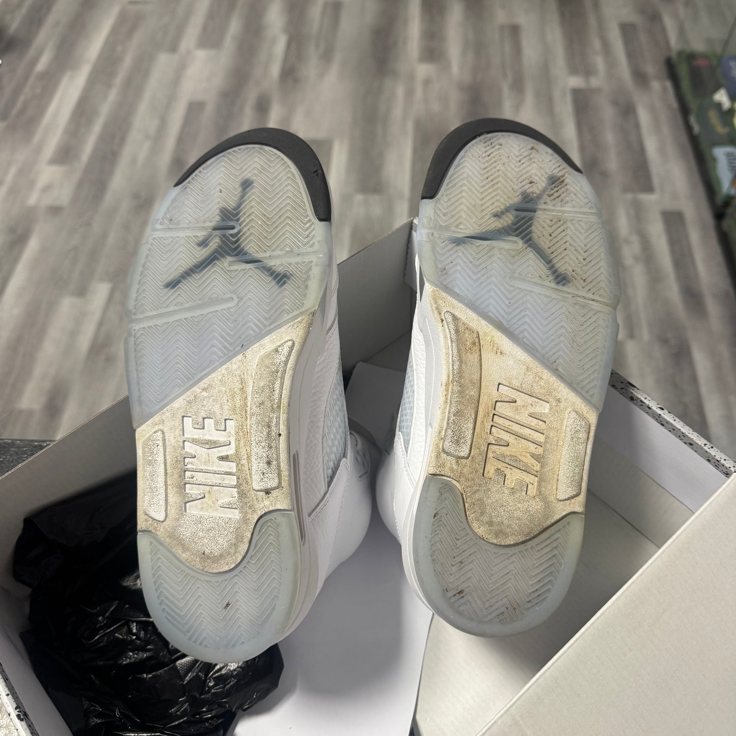 Jordan 5 White Metallic / Preowned