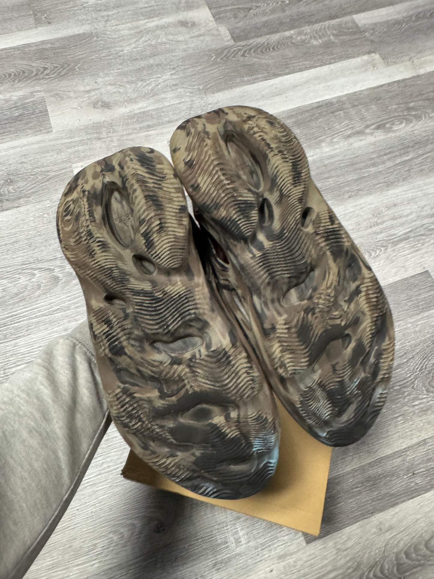 Yeezy Foam Runner MX Cinder / Preowned