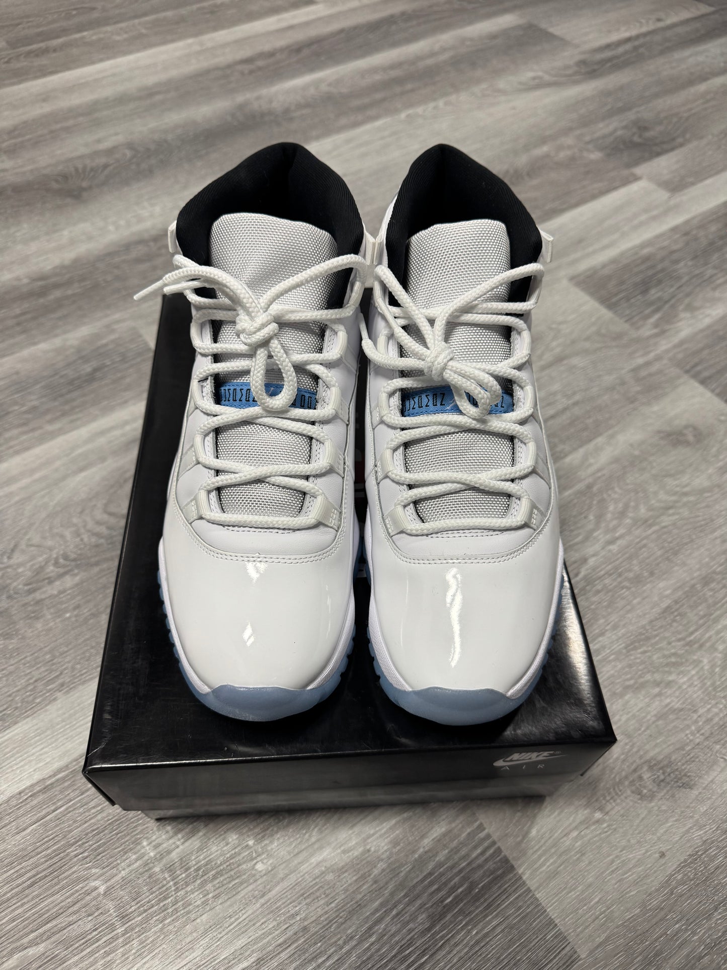 Jordan 11 Legend Blue / Preowned