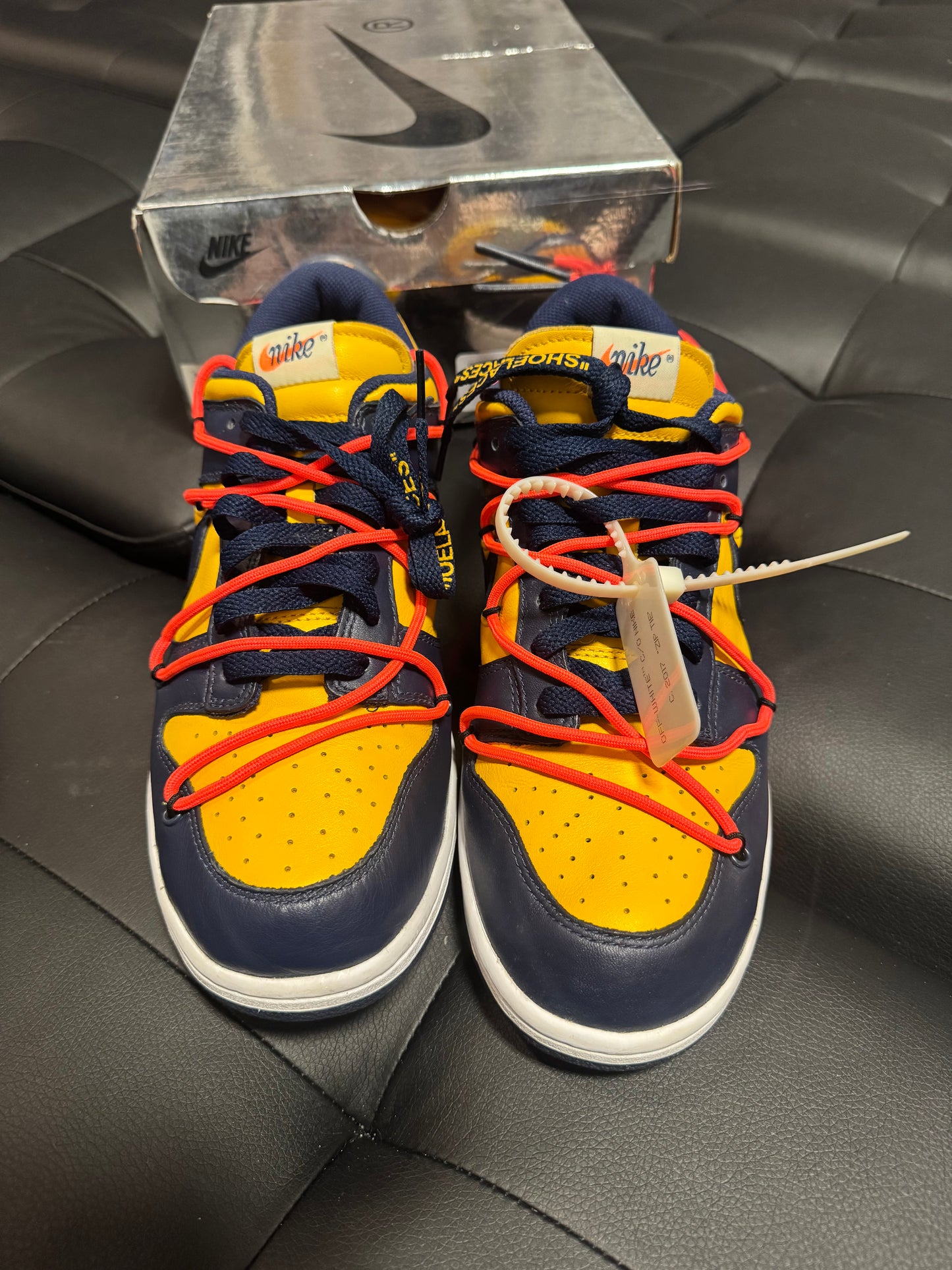 Dunk Low "Off-White" Michigan / Preowned