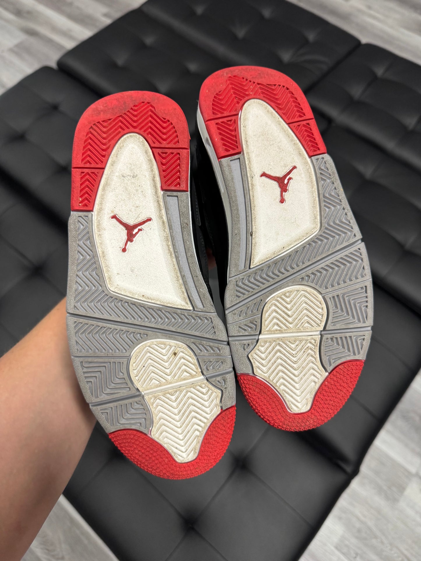 Jordan 4 Bred (2019) / Preowned