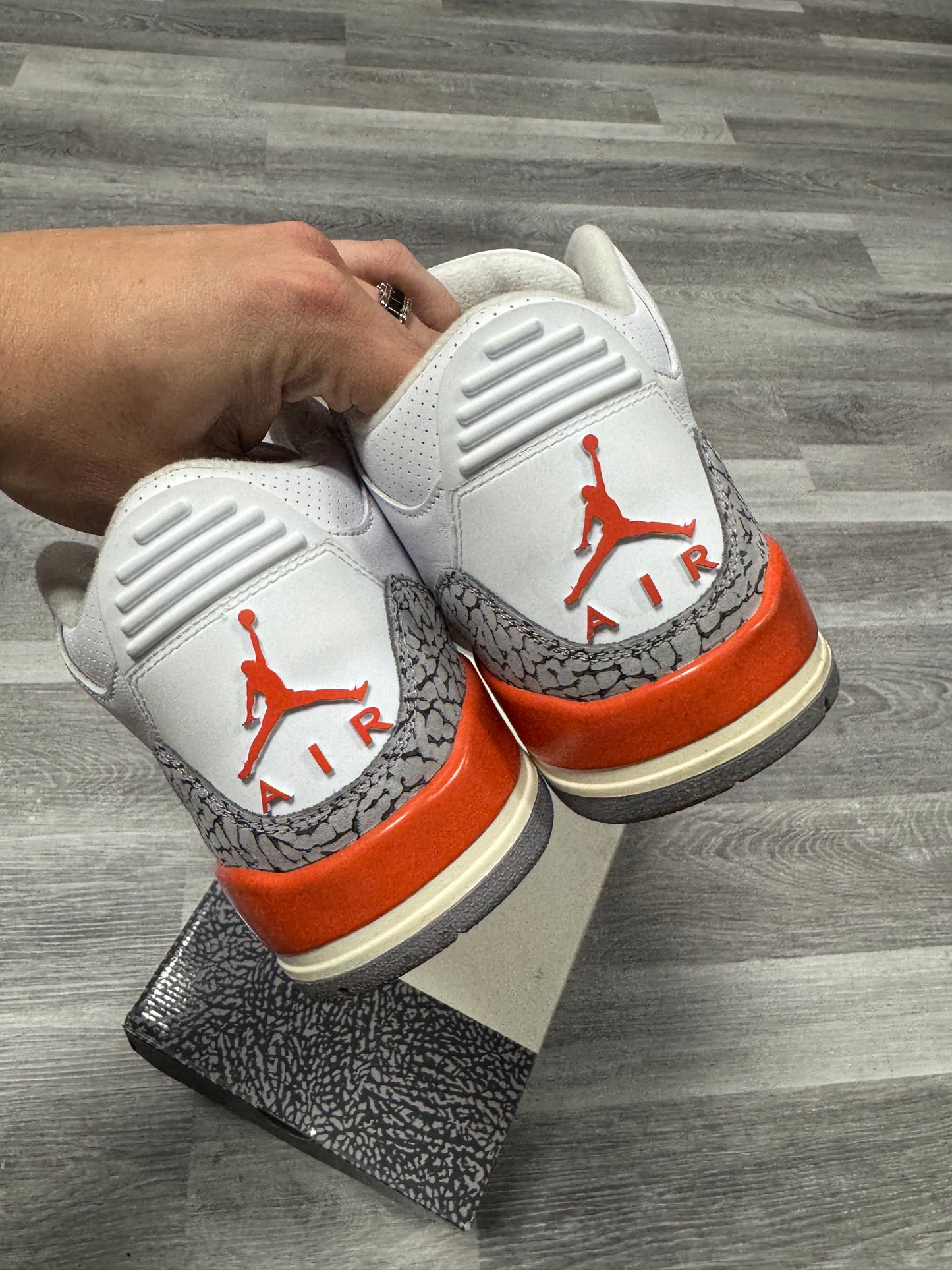 Jordan 3 Georgia Peach / Preowned
