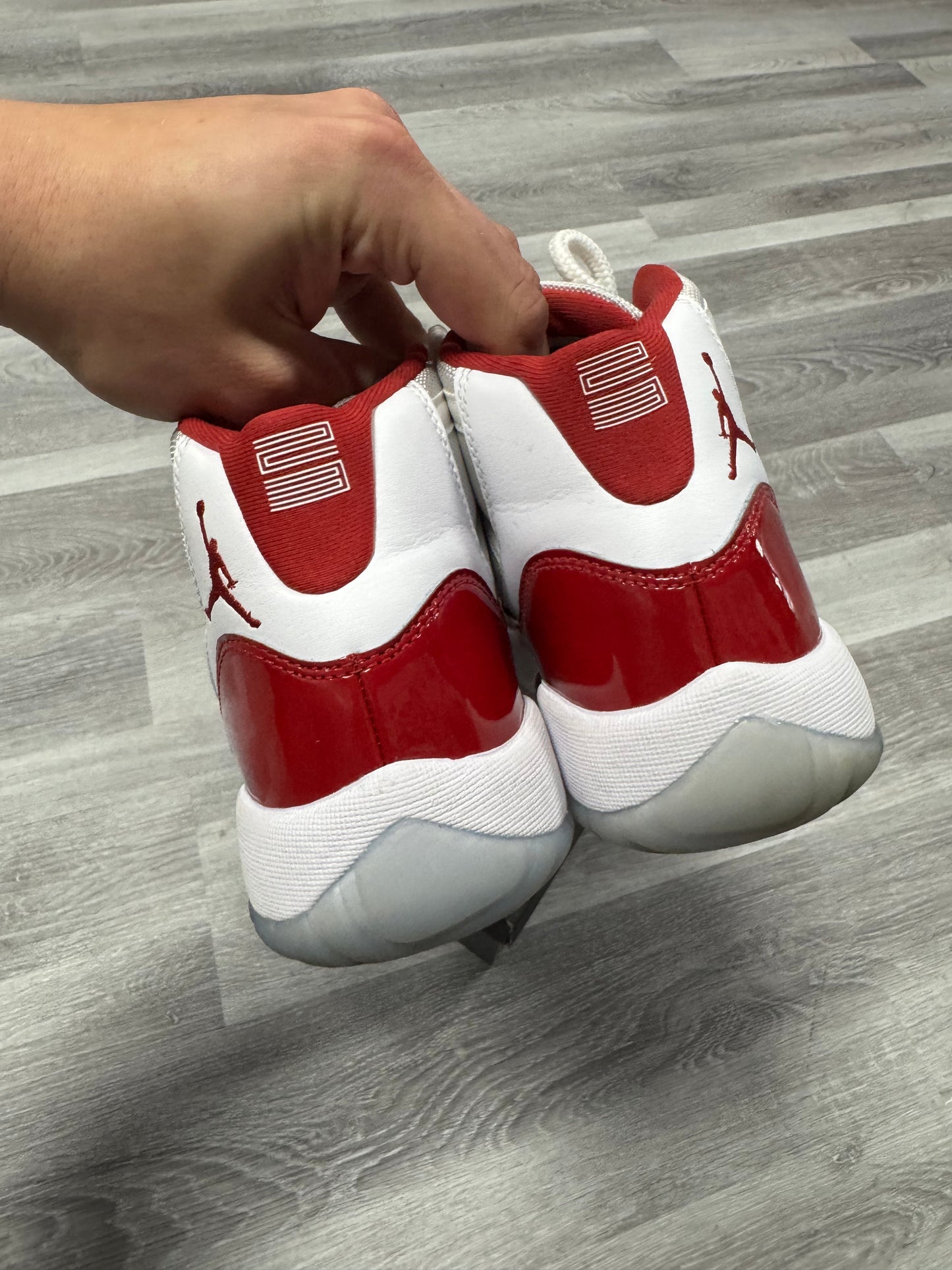 Jordan 11 Cherry / Preowned