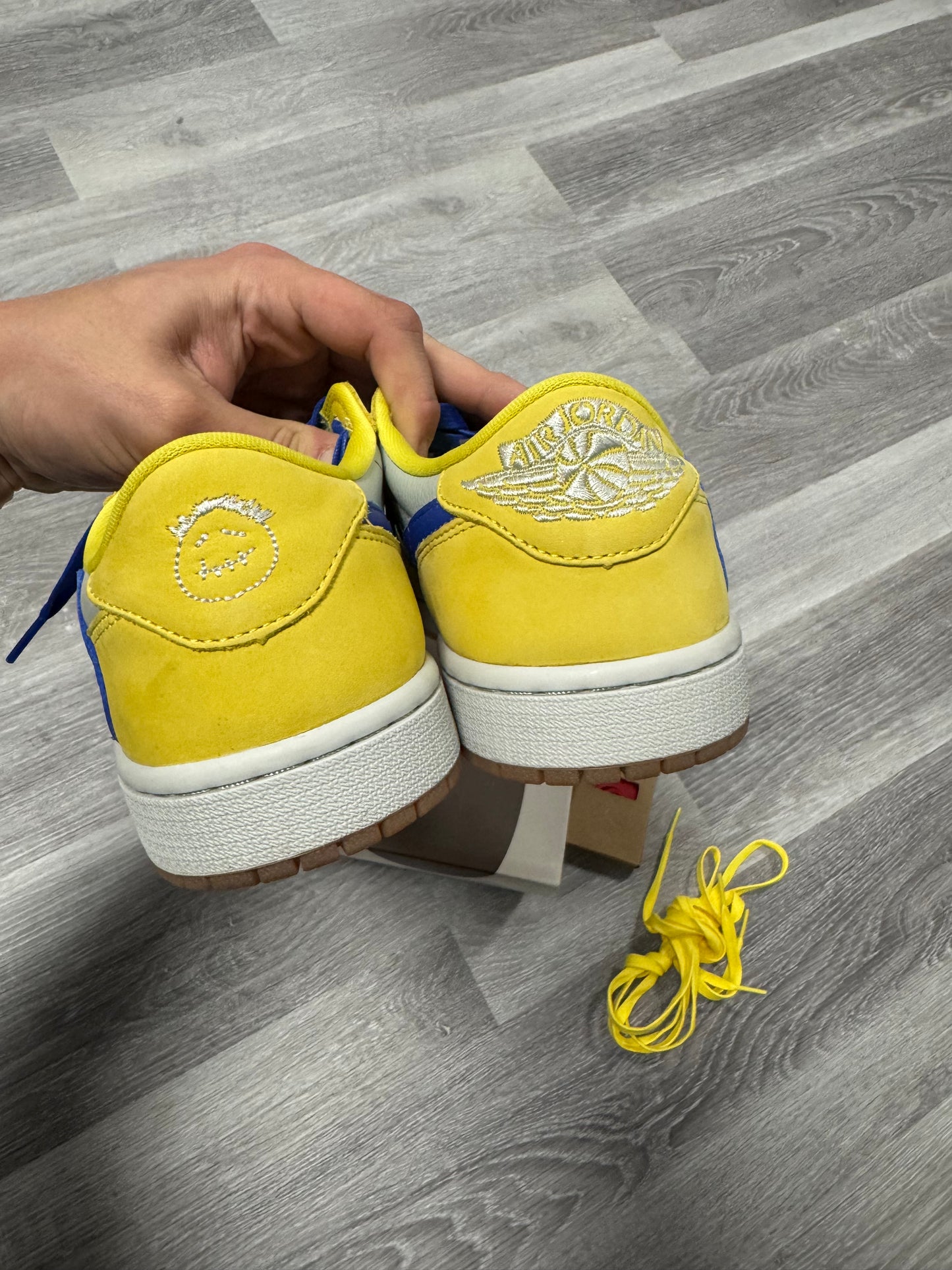 Jordan 1 Low Travis Scott Canary / Preowned