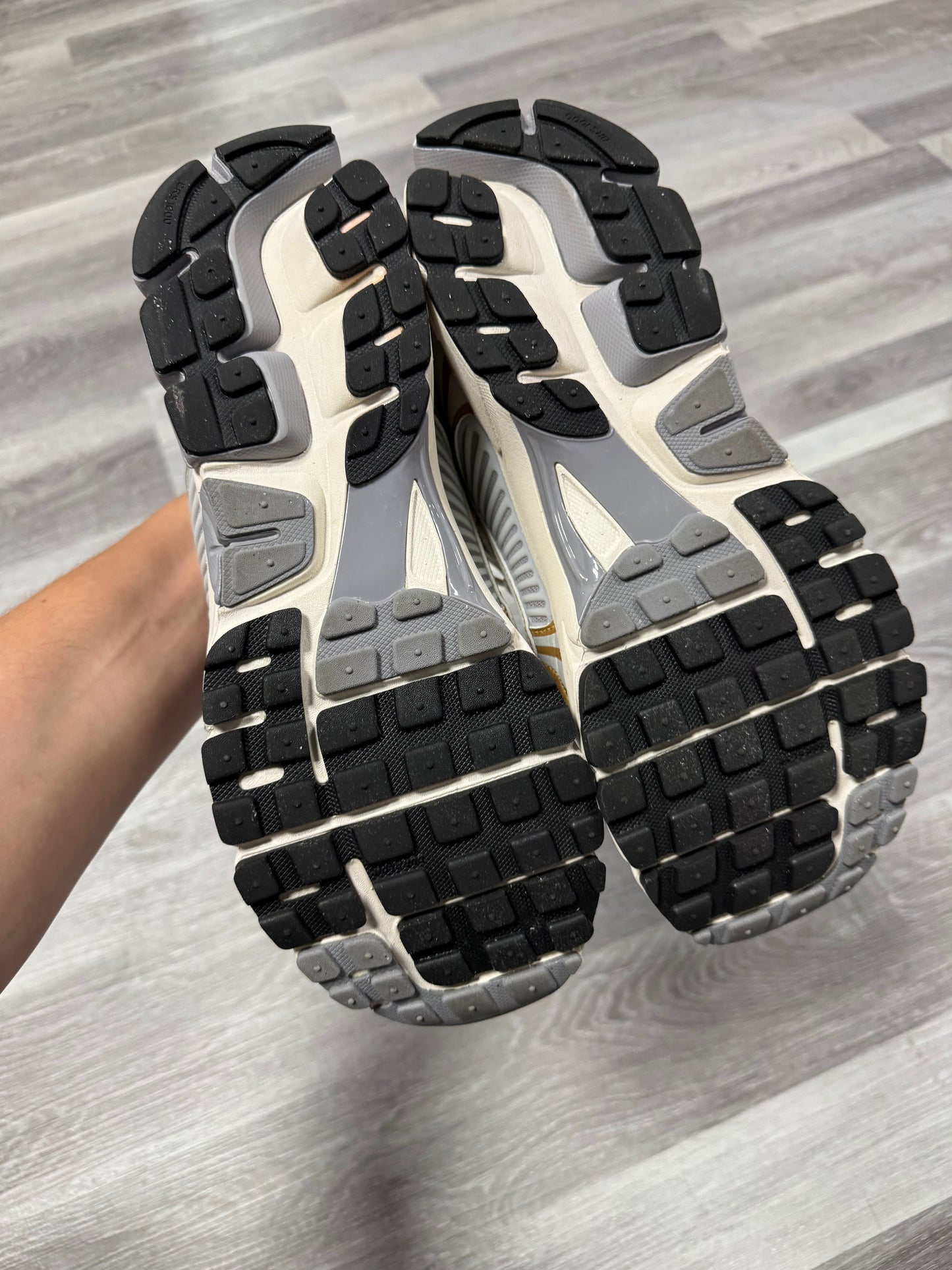 Nike Zoom Vomero 5 Metallic Pewter Gold / Preowned