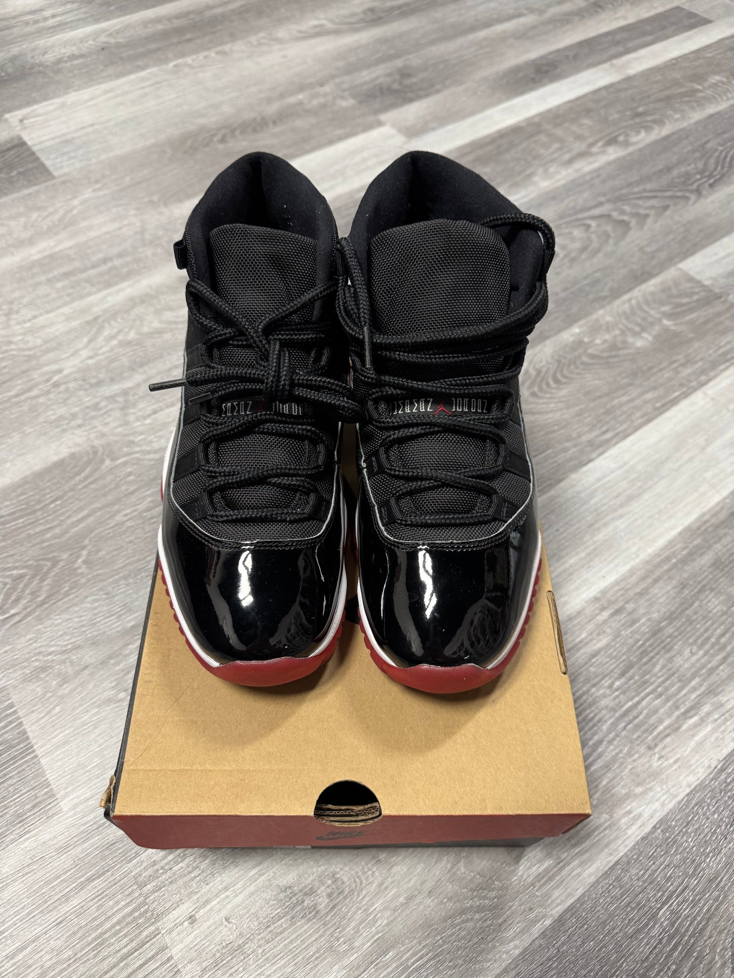 Jordan 11 Bred / Preowned