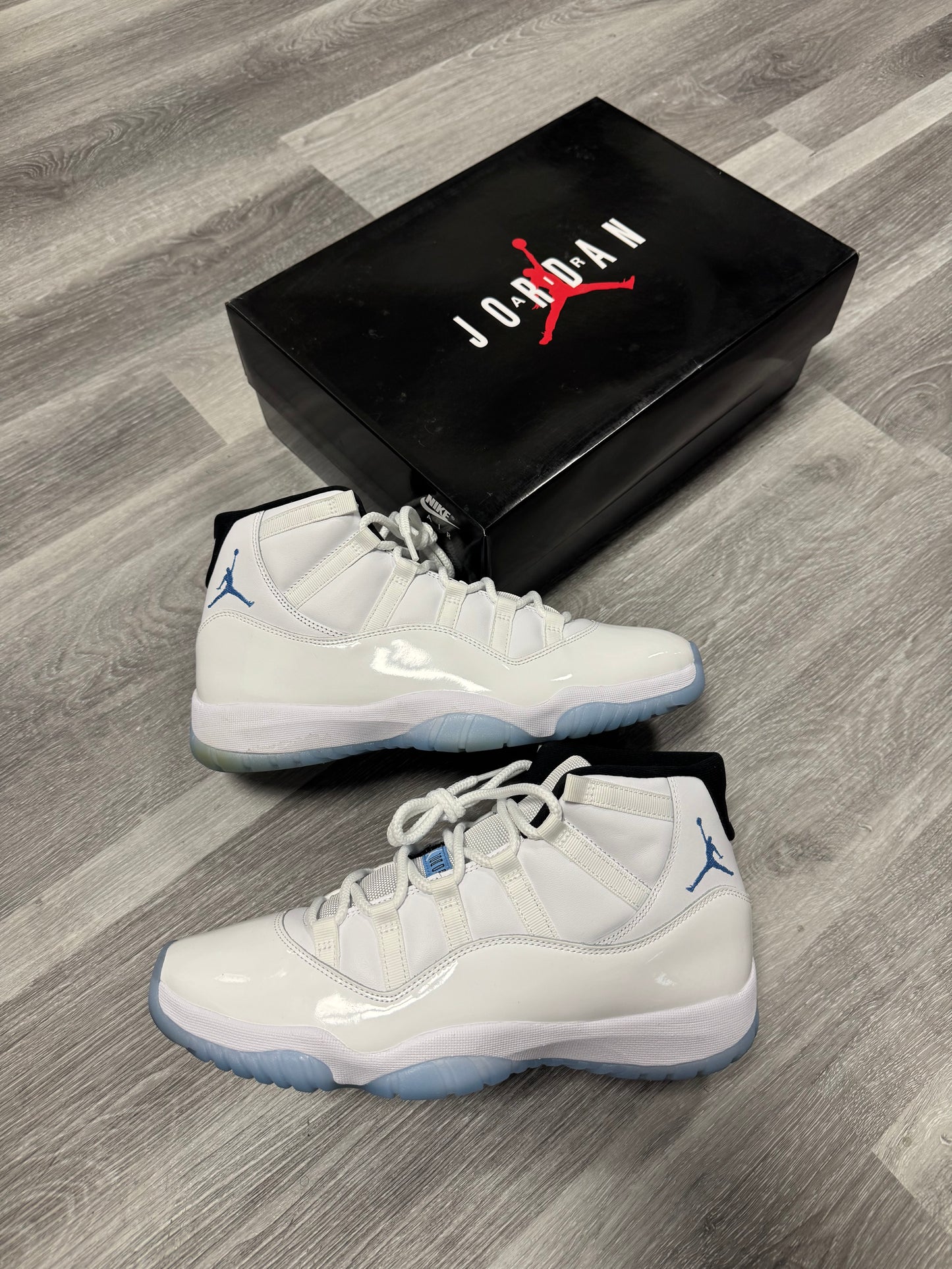 Jordan 11 Legend Blue / Preowned