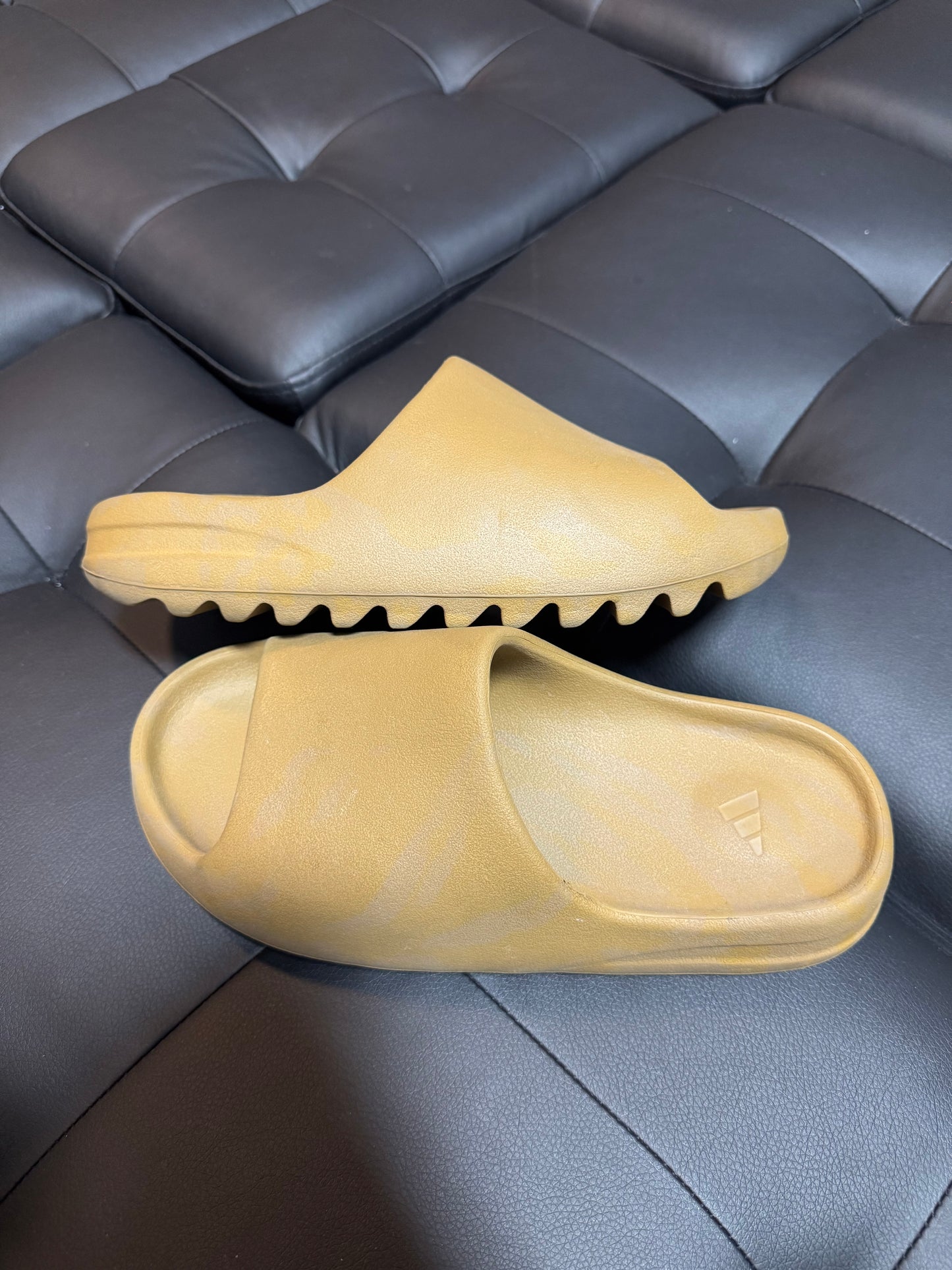 Yeezy Slide Ochre / Preowned