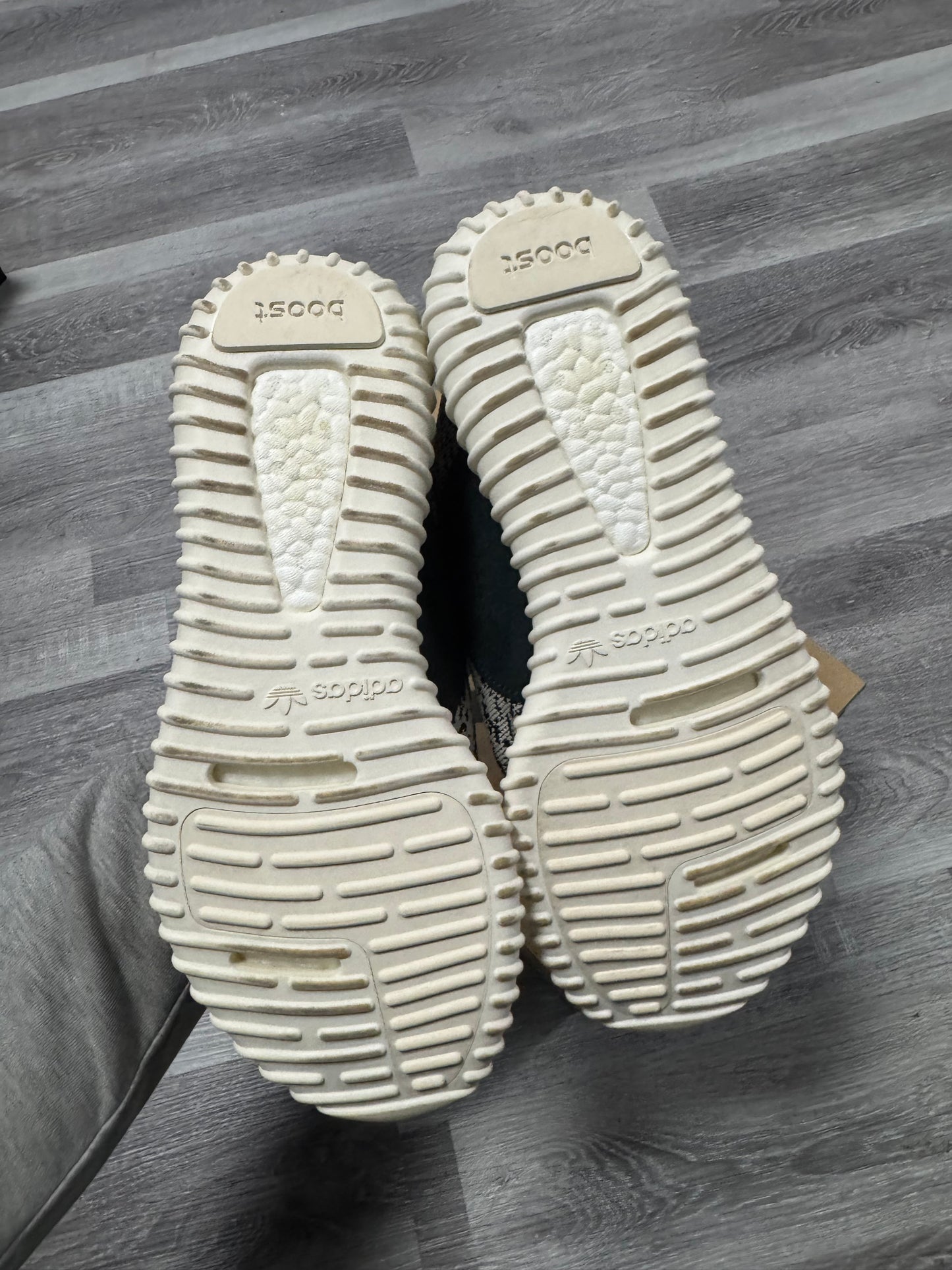 Yeezy 350 Turtle Dove / Preowned