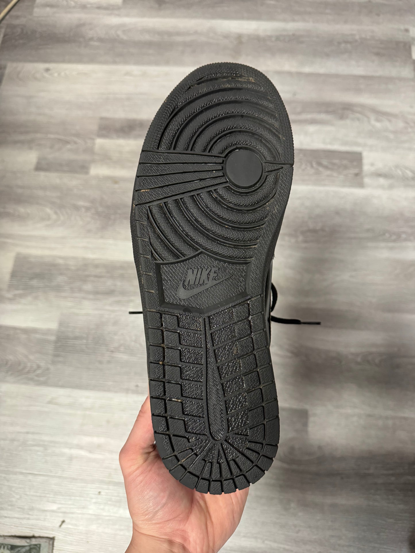 Jordan 1 Black Metallic Gold Patent / Preowned