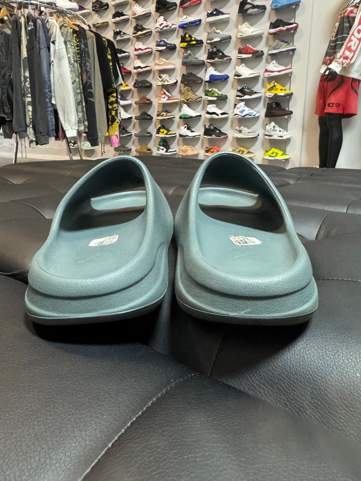 Yeezy Slide Slate Marine / Preowned