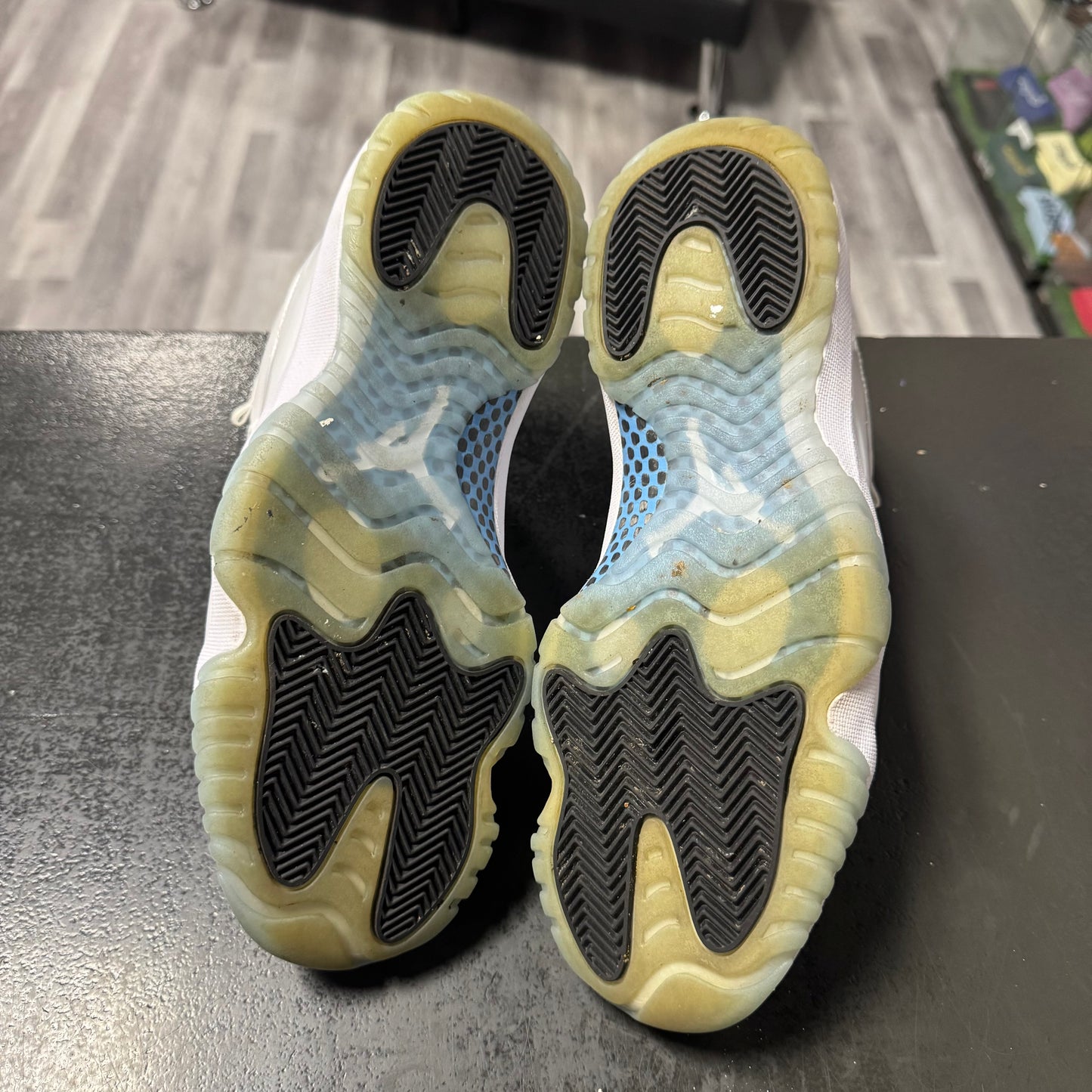 Jordan 11 Legend Blue / Preowned