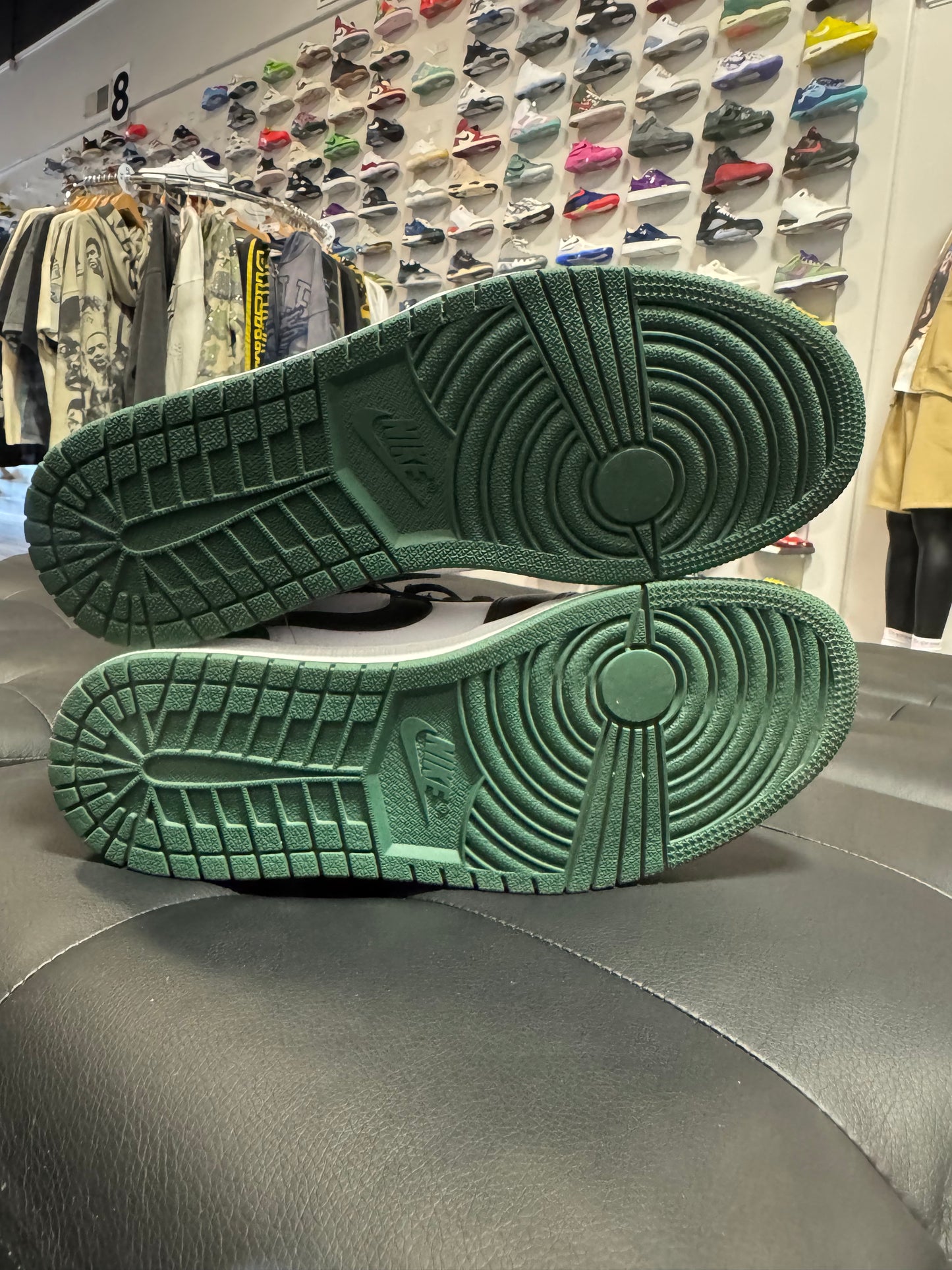 Jordan 1 Low Green Toe / Preowned