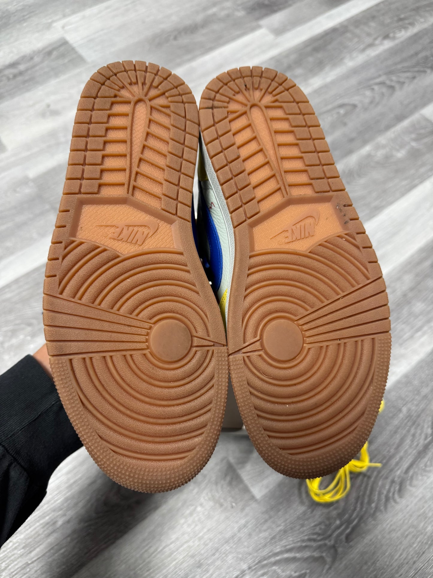 Jordan 1 Low Travis Scott Canary / Preowned