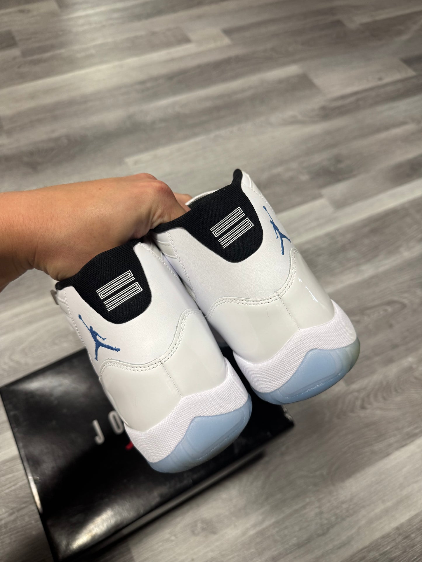Jordan 11 Legend Blue / Preowned