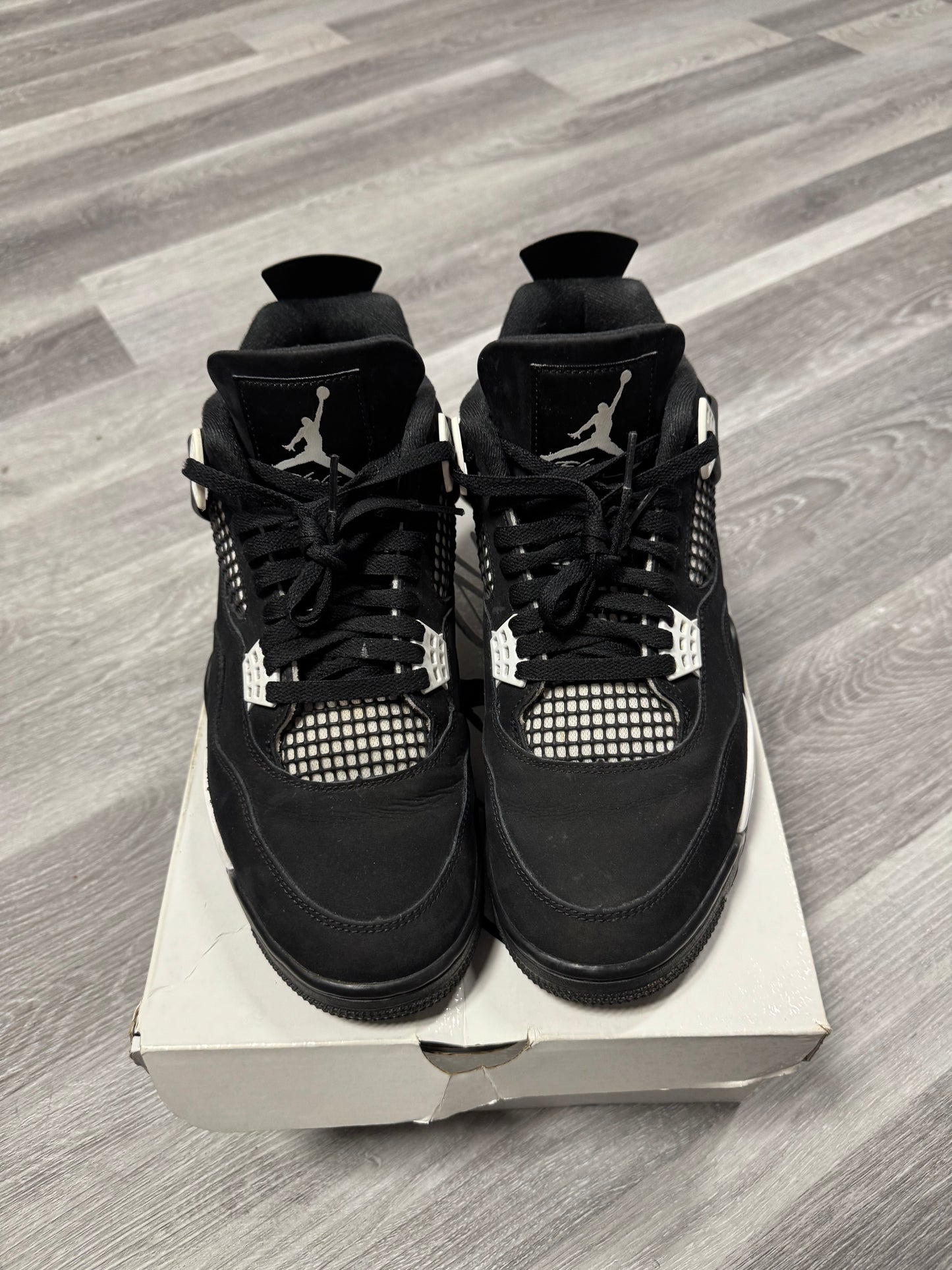 Jordan 4 White Thunder ⚡️ / Preowned