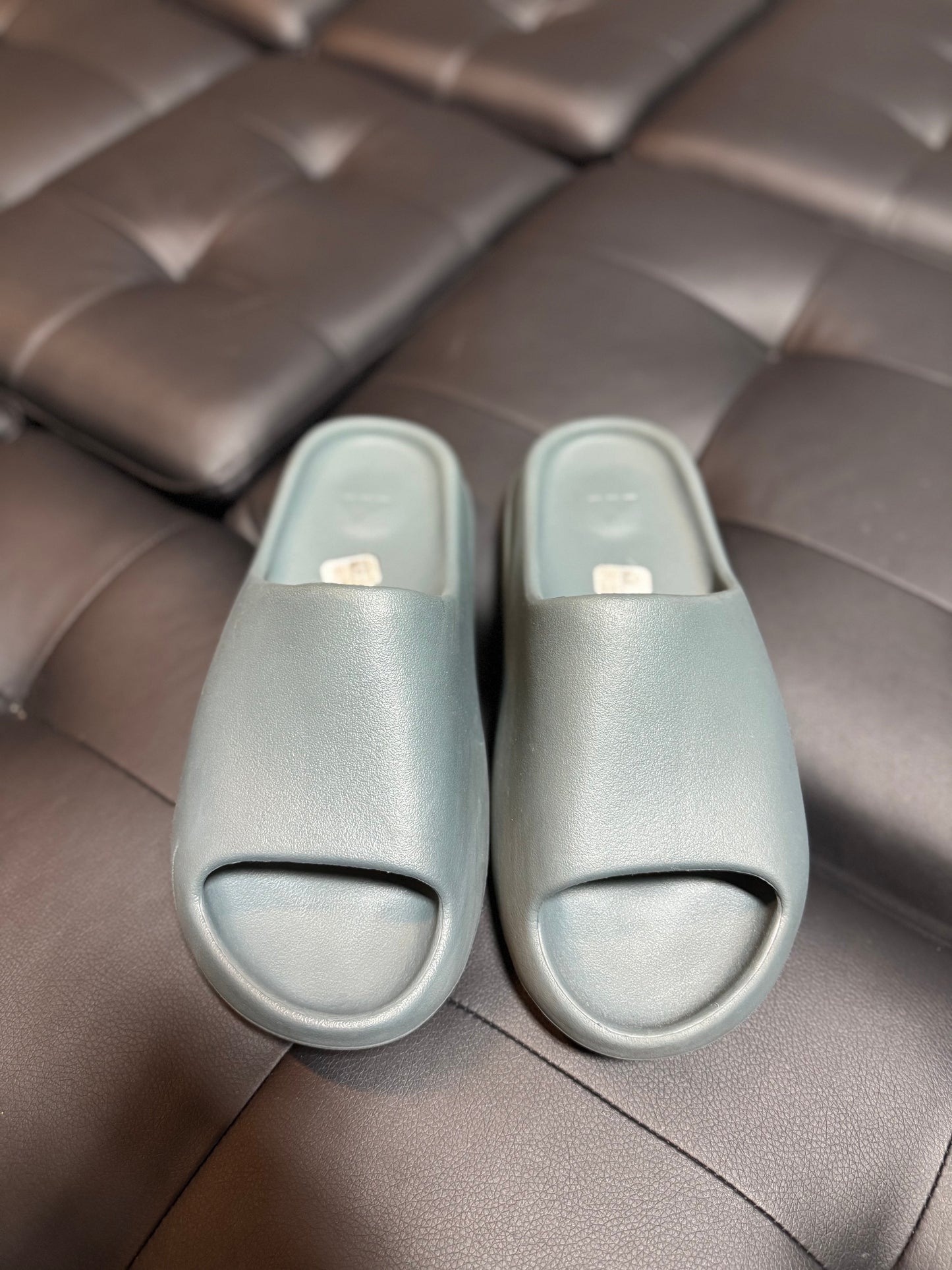 Yeezy Slide Slate Marine / Preowned
