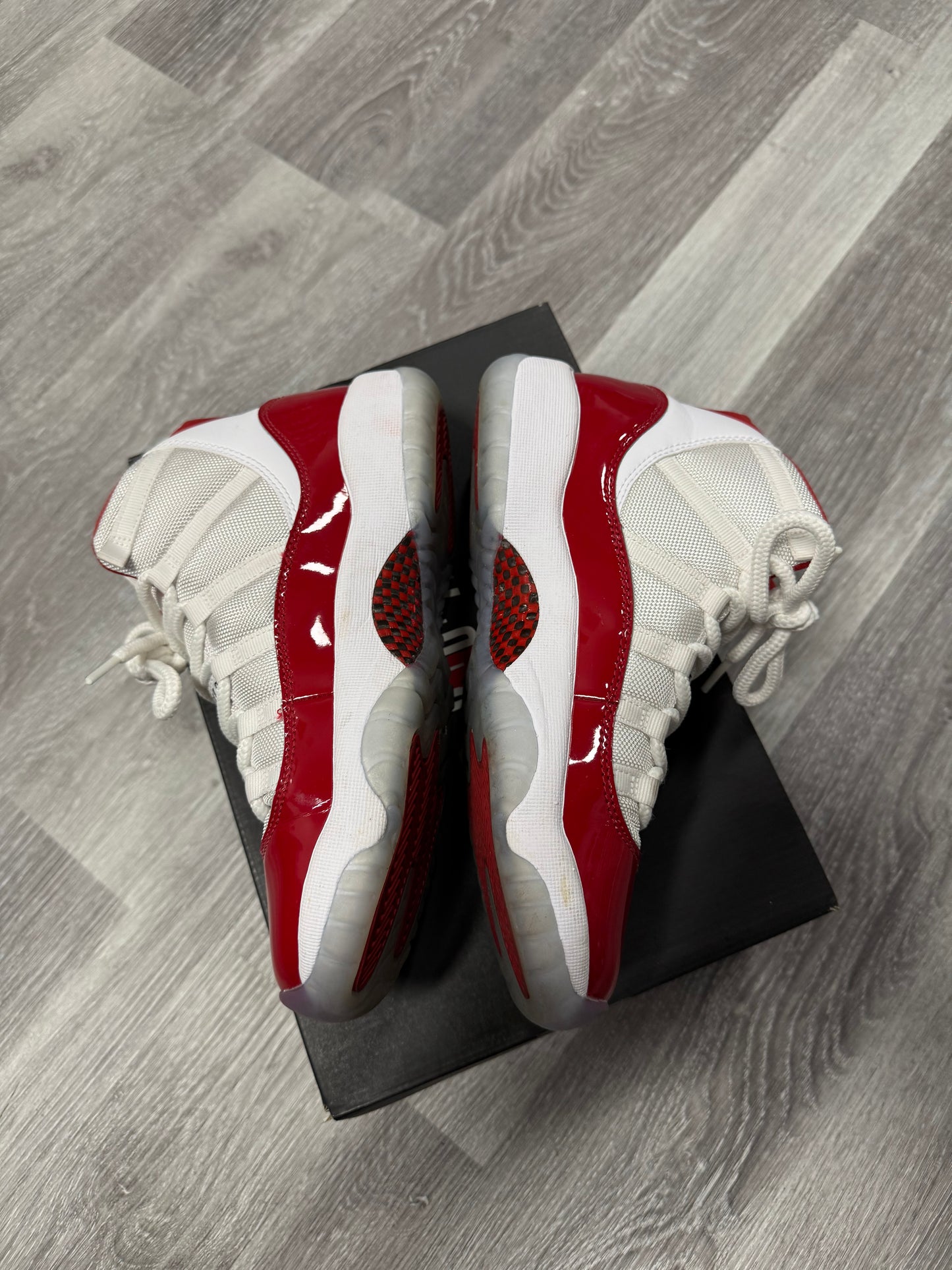 Jordan 11 Cherry / Preowned