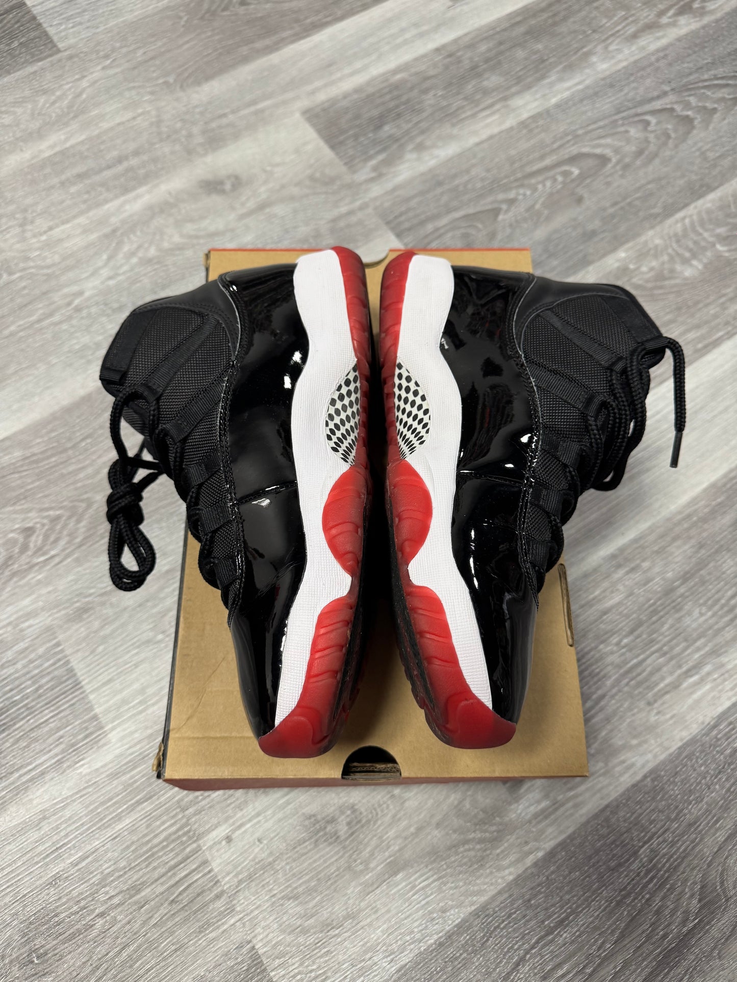 Jordan 11 Bred / Preowned