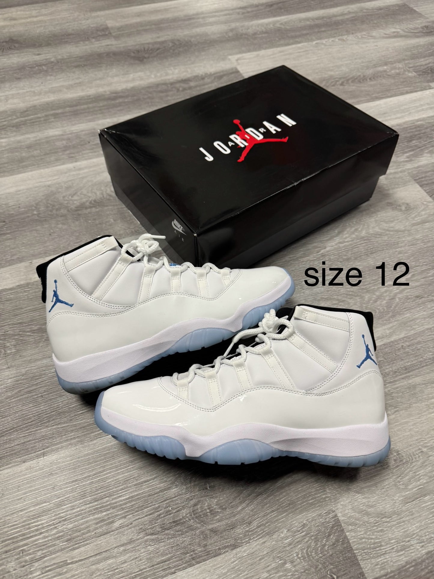 Jordan 11 Legend Blue / Preowned