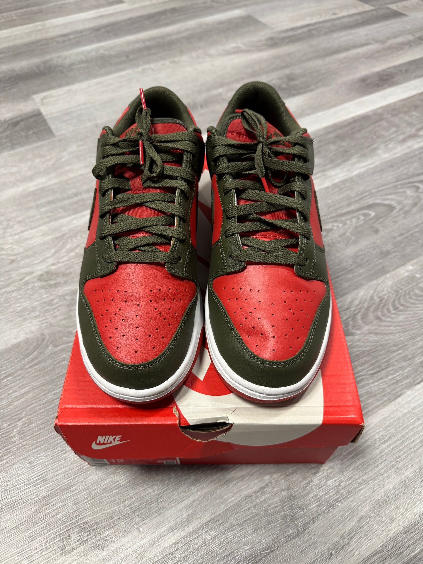 Dunk Low Mystic Red Cargo Khaki / Preowned