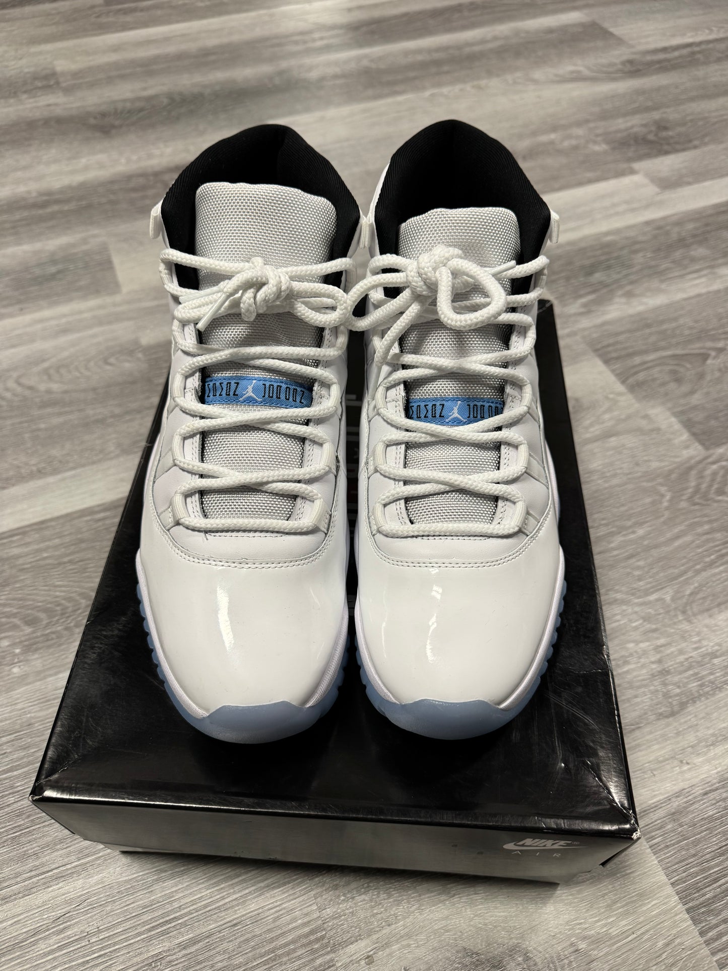 Jordan 11 Legend Blue / Preowned