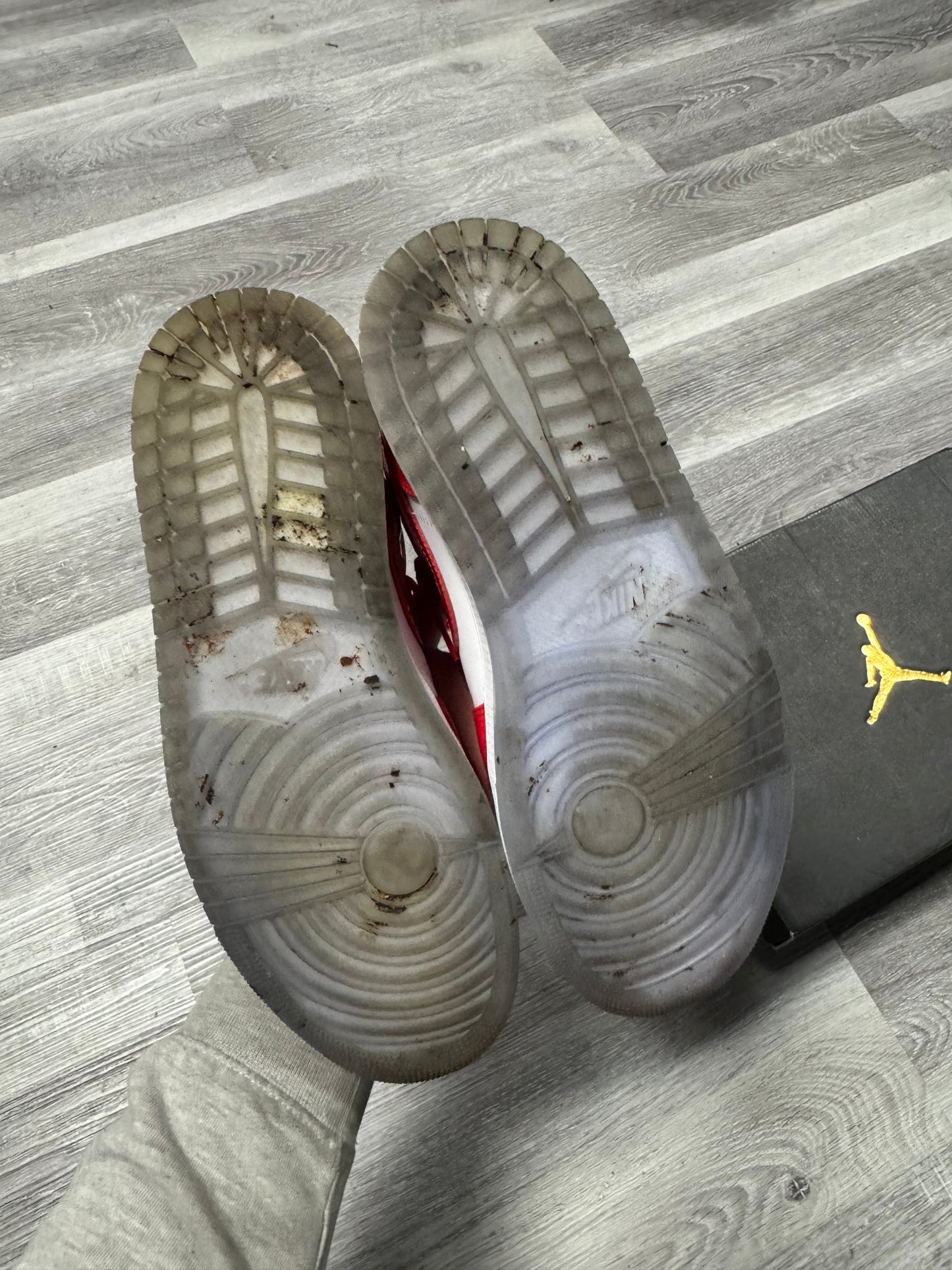 Jordan 1 Mid Barcelona Red Patent / Preowned