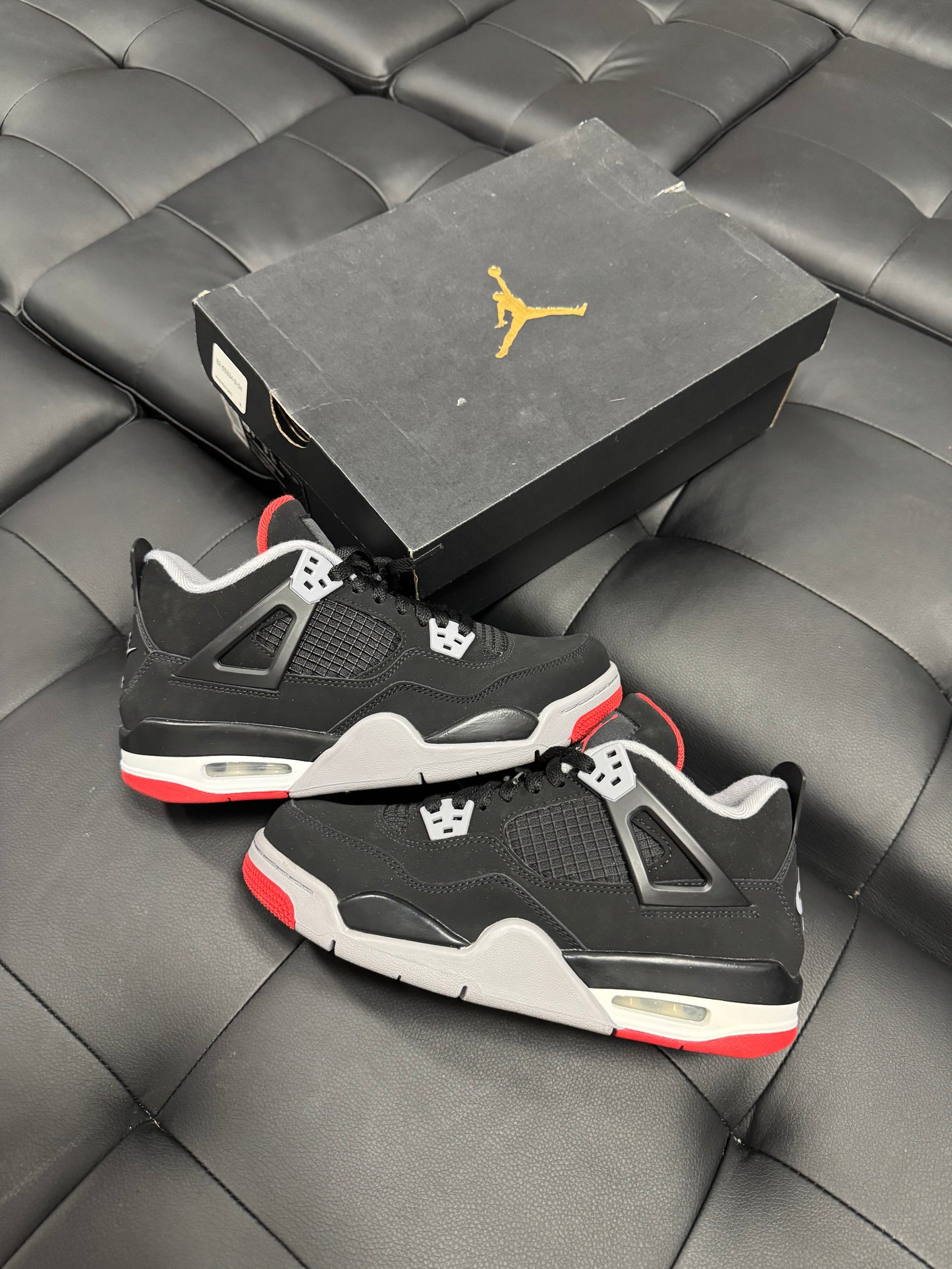 Jordan 4 Bred (2019) / Preowned
