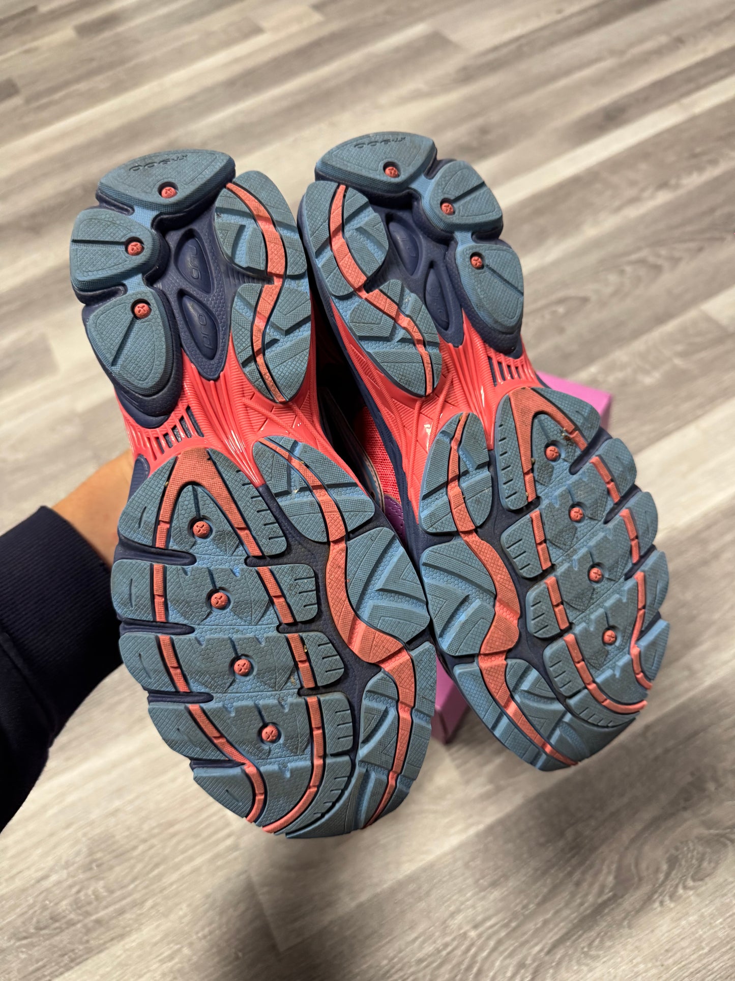 Saucony ProGrid Omni 9 Jae Tips / Preowned