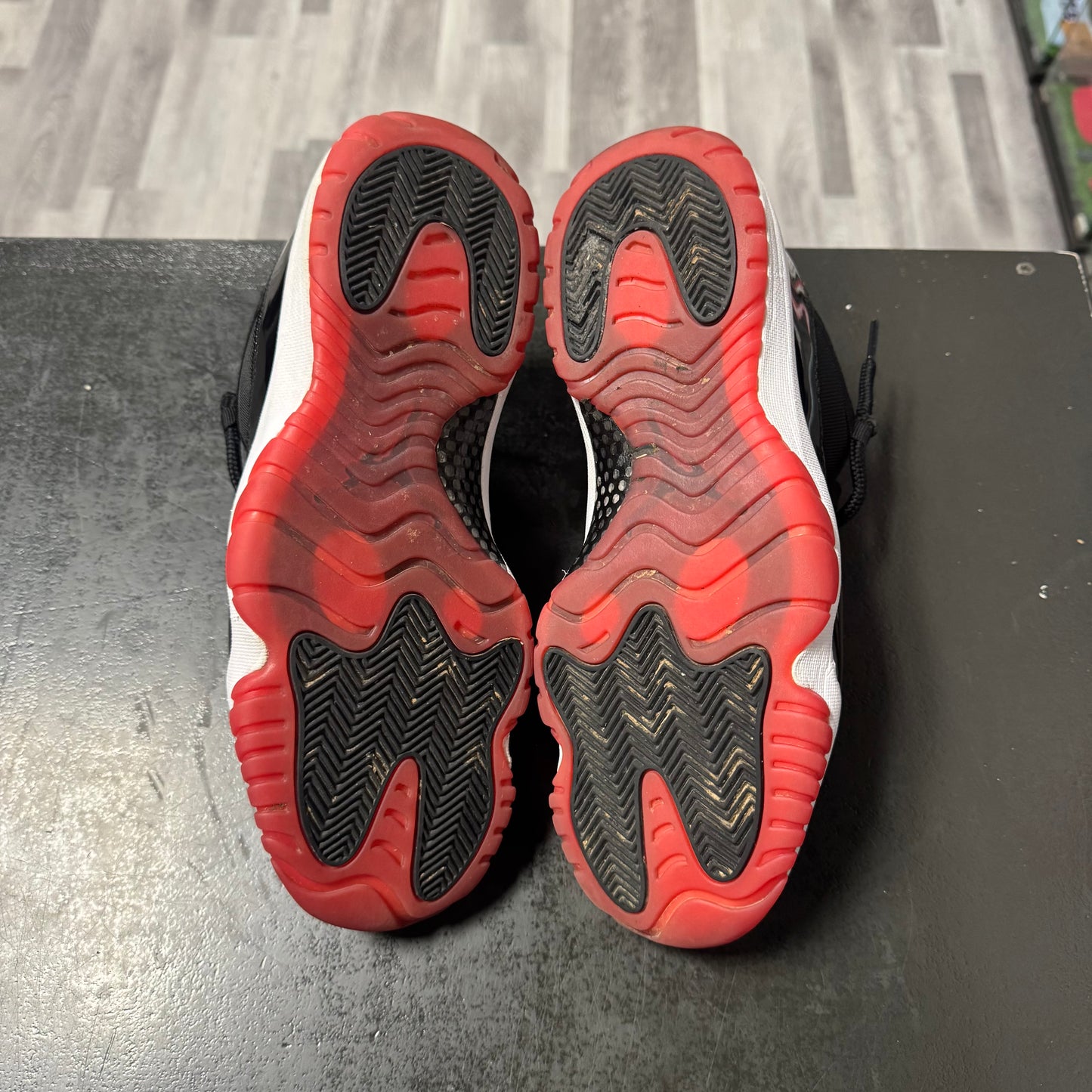 Jordan 11 Low Bred / Preowned
