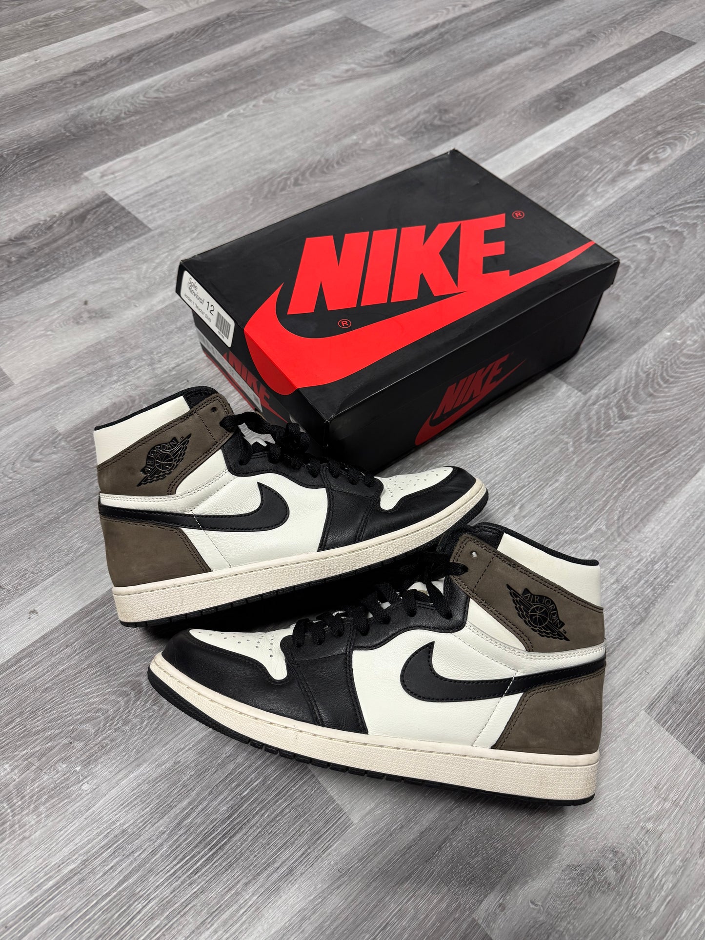 Jordan 1 Mocha / Preowned